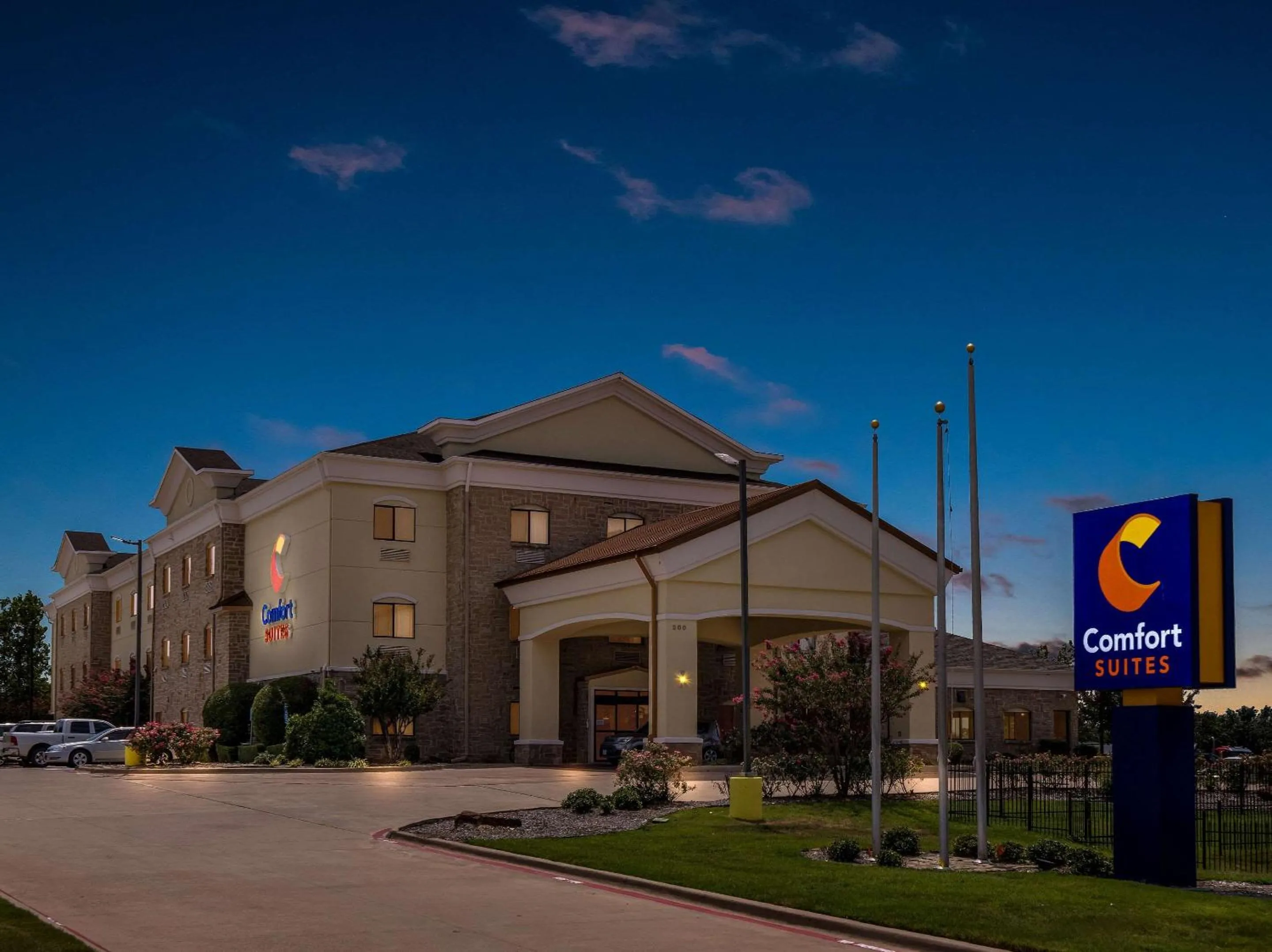 Property building in Comfort Suites Lindale