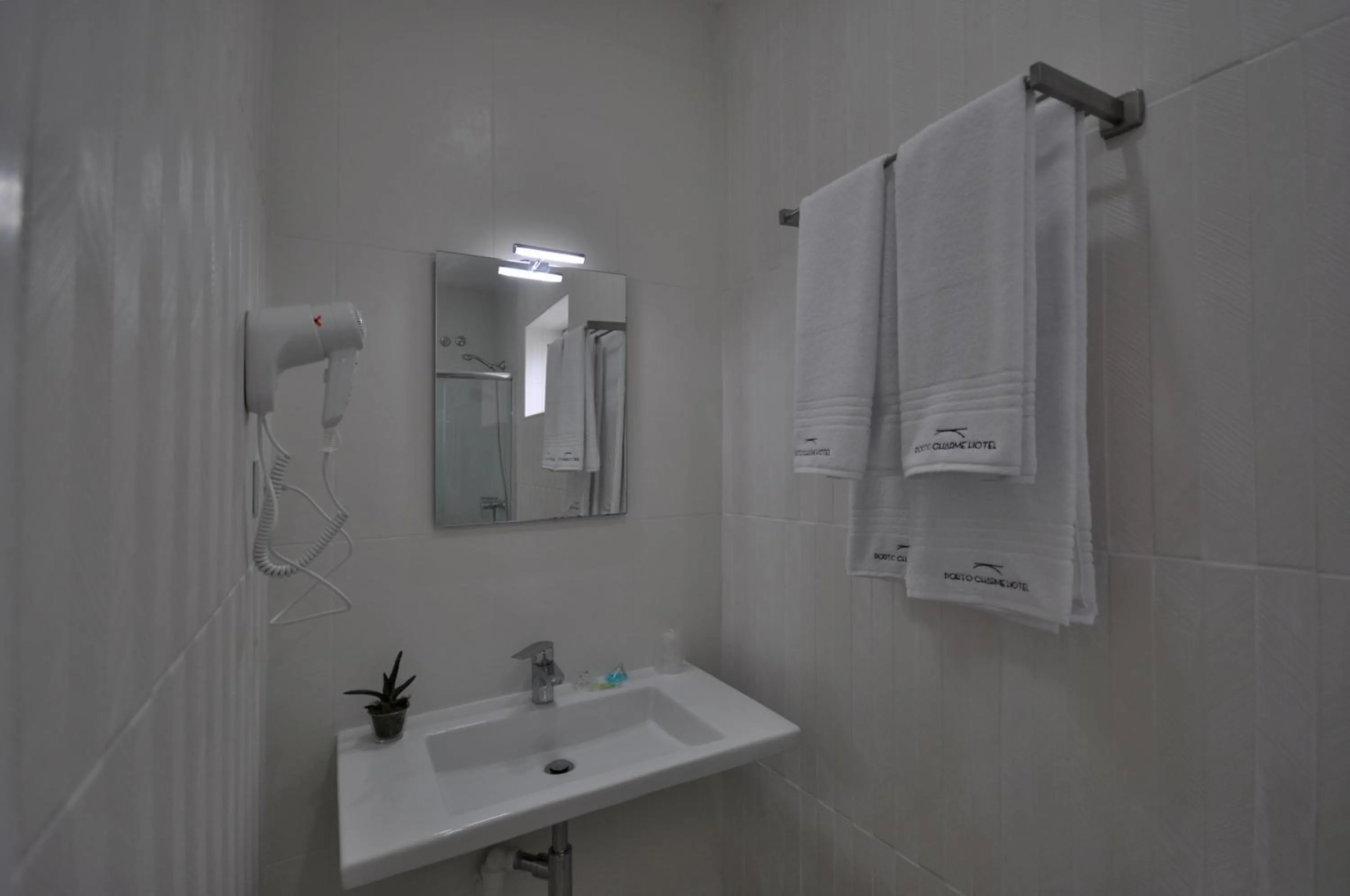 Bathroom in Porto Charming Hotel