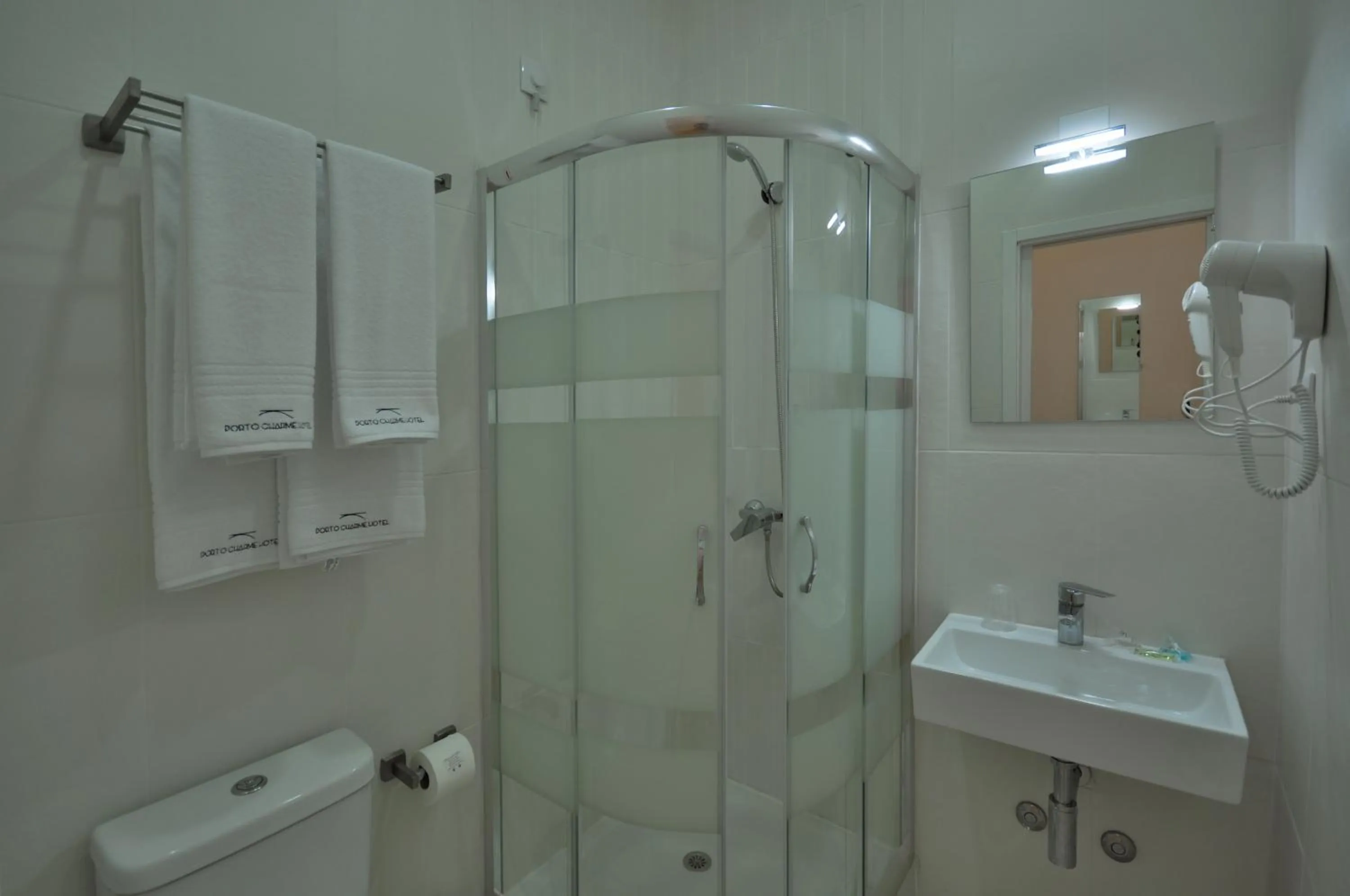 Bathroom in Porto Charming Hotel