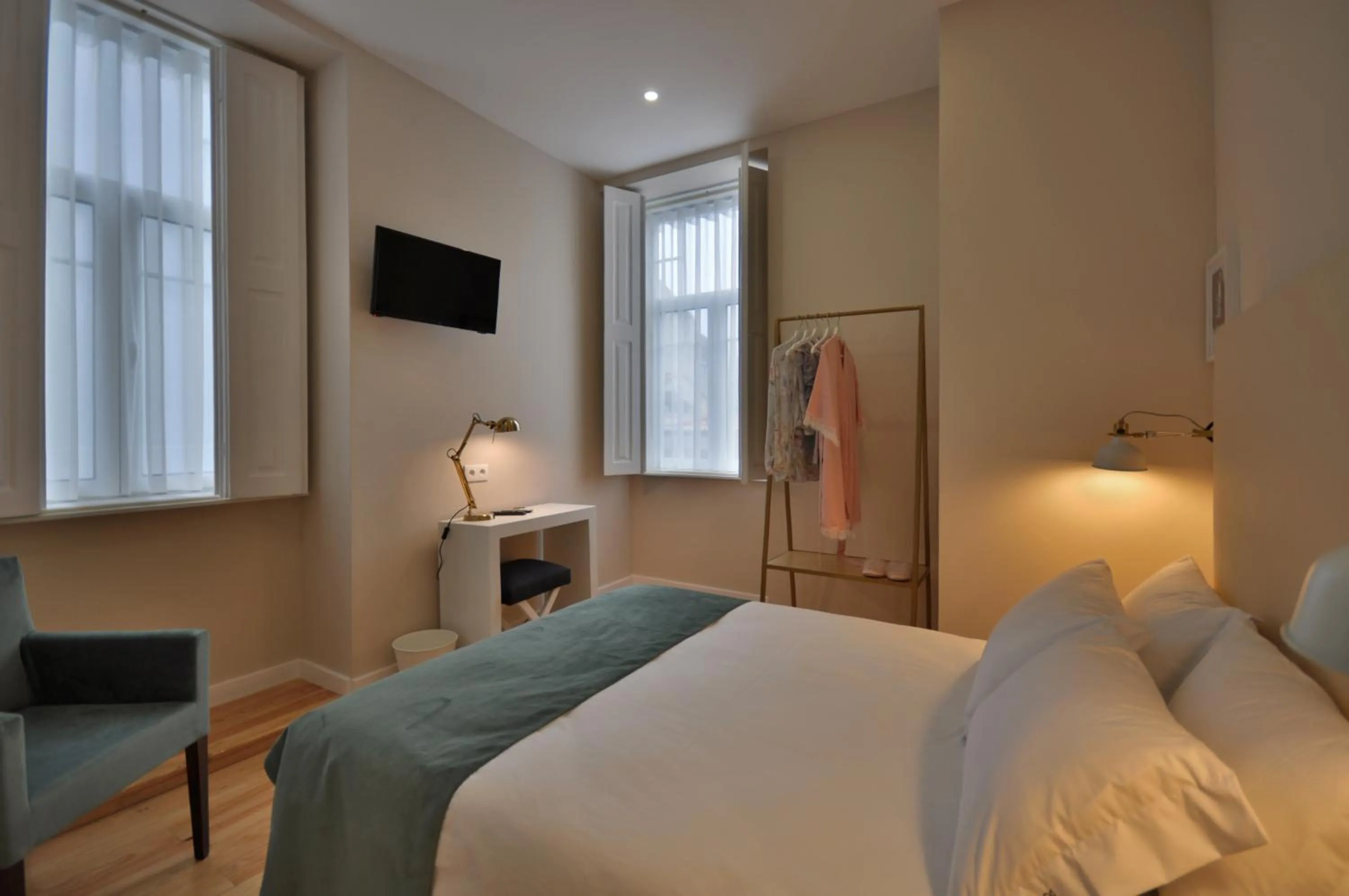 Bedroom, Bed in Porto Charming Hotel