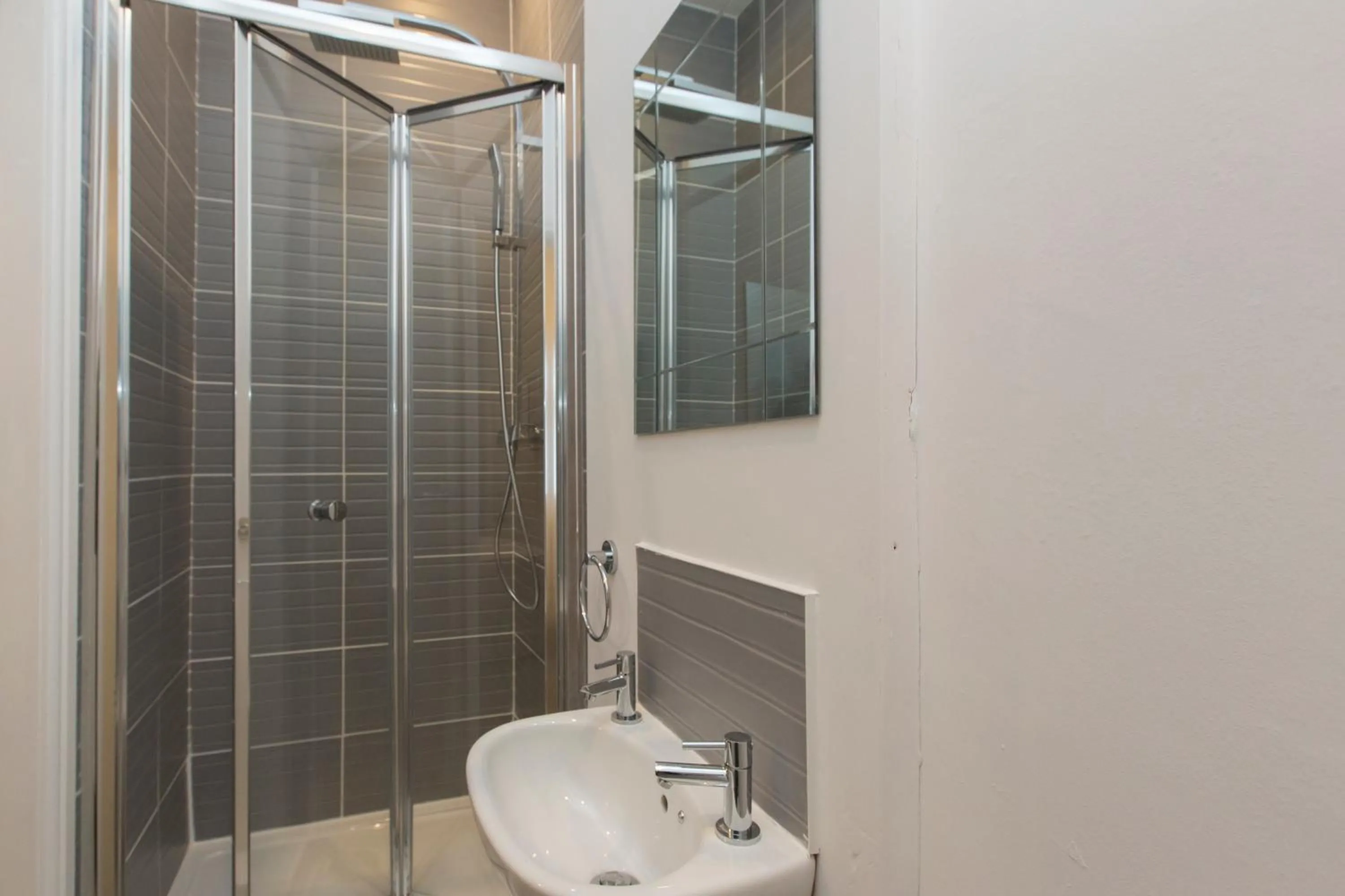 Shower in Townhouse PLUS @ West Street Crewe