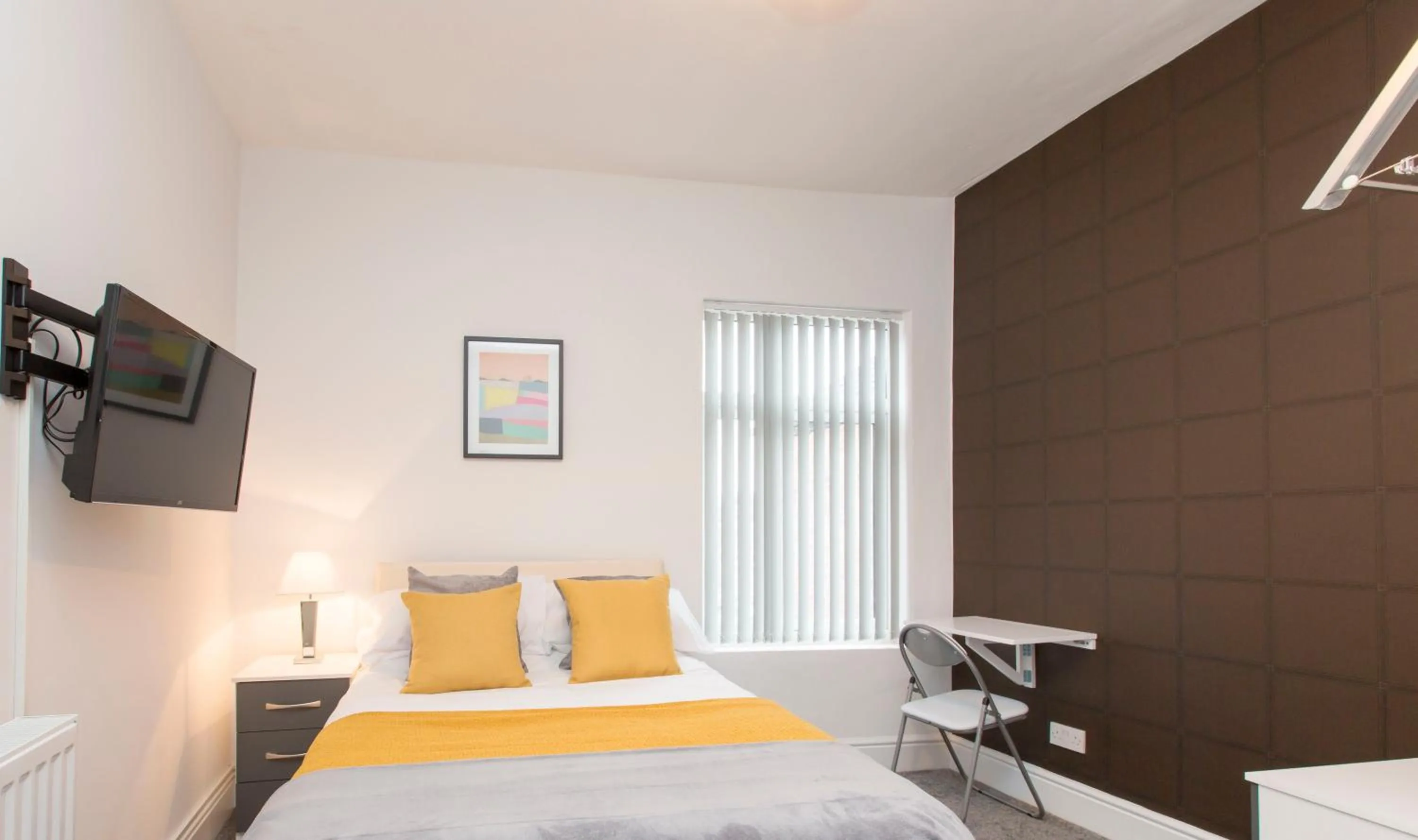 Bedroom, Bed in Townhouse PLUS @ West Street Crewe