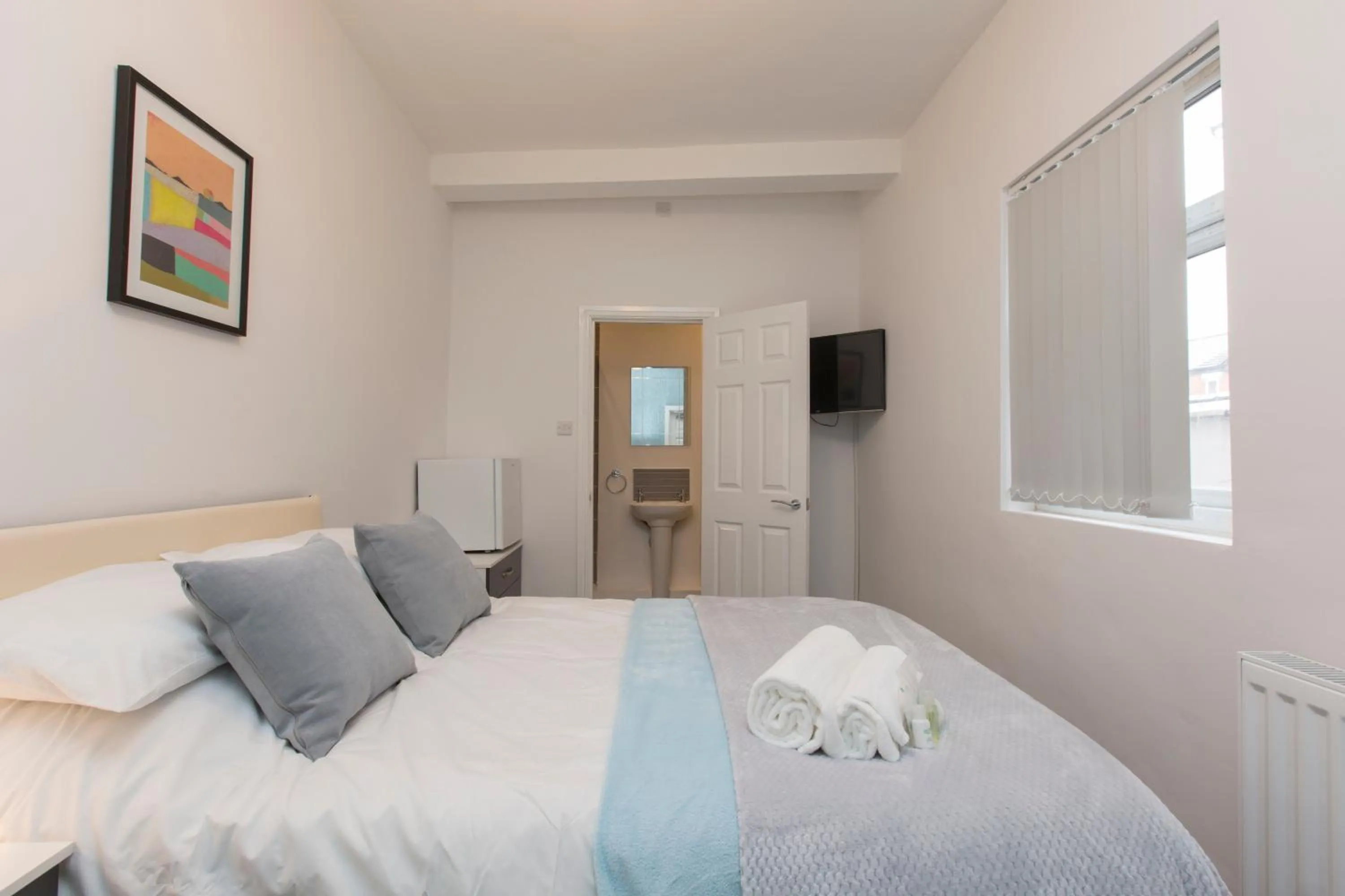Bedroom, Bed in Townhouse PLUS @ West Street Crewe