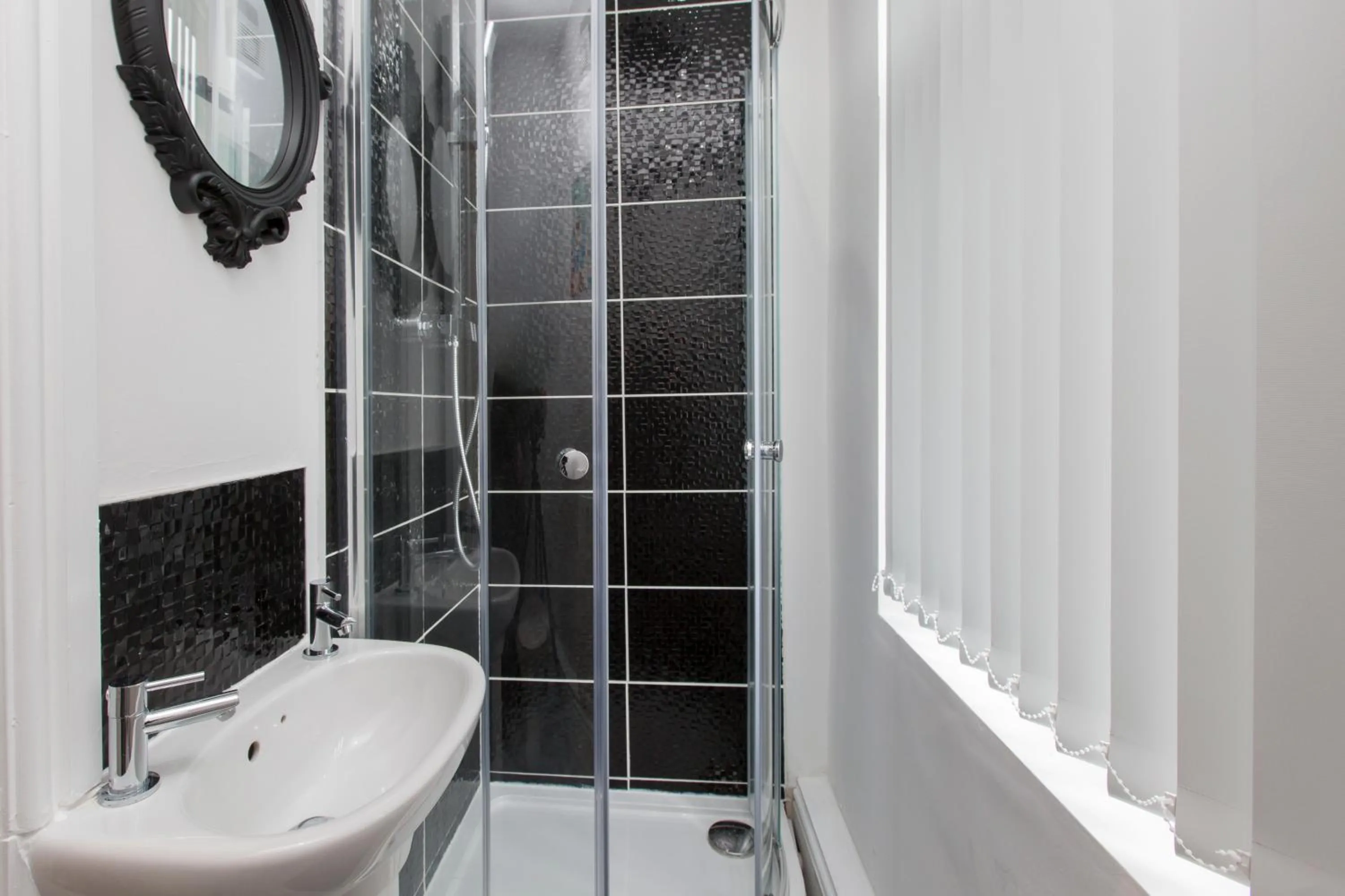Shower in Townhouse PLUS @ West Street Crewe
