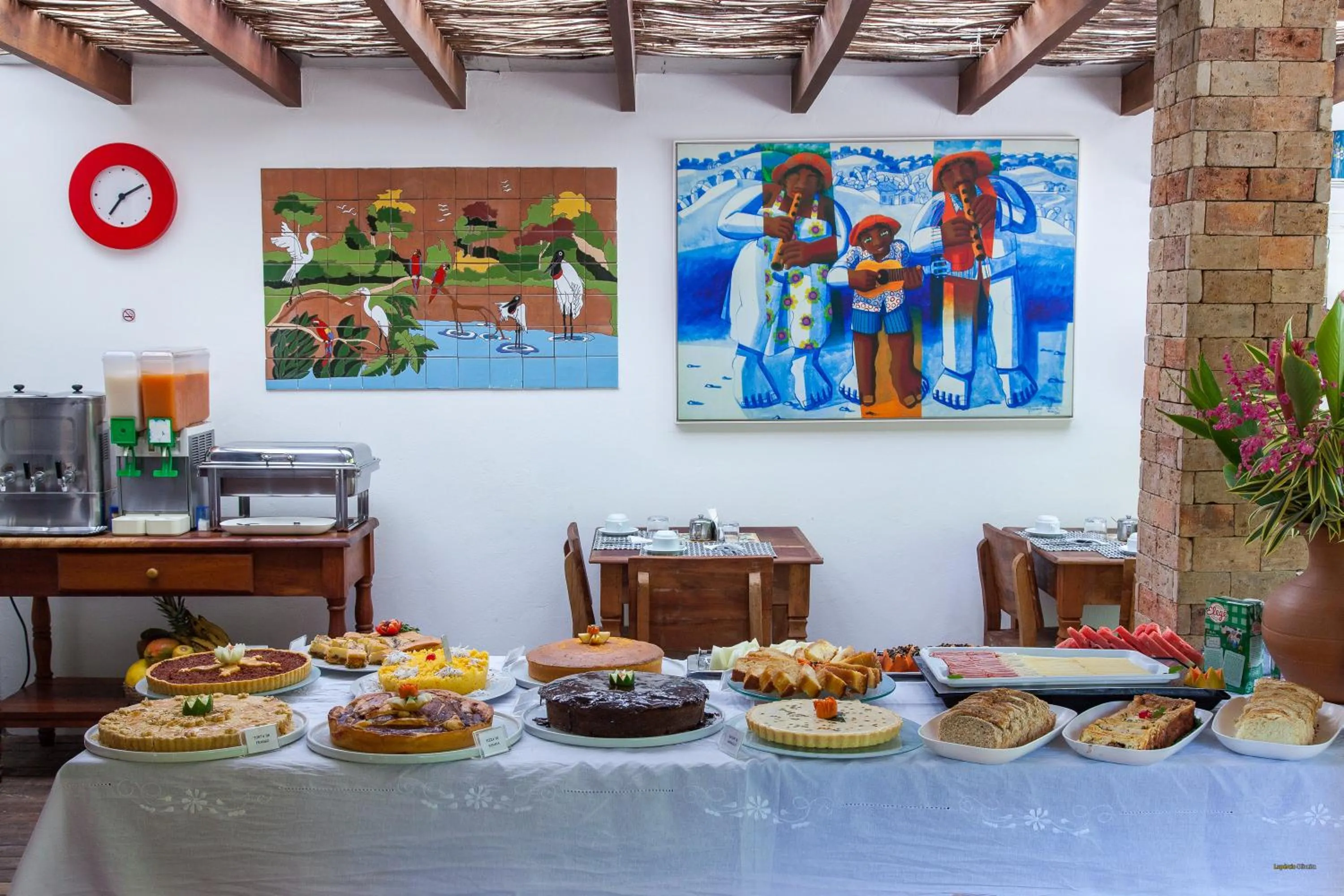 Buffet breakfast in Pousada Bahia Brasil