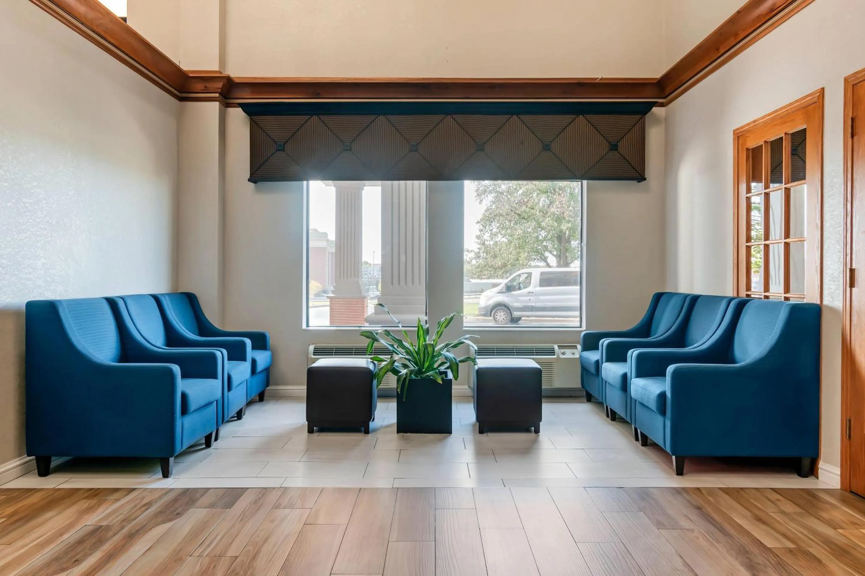 Lobby or reception in Comfort Suites St Charles-St Louis