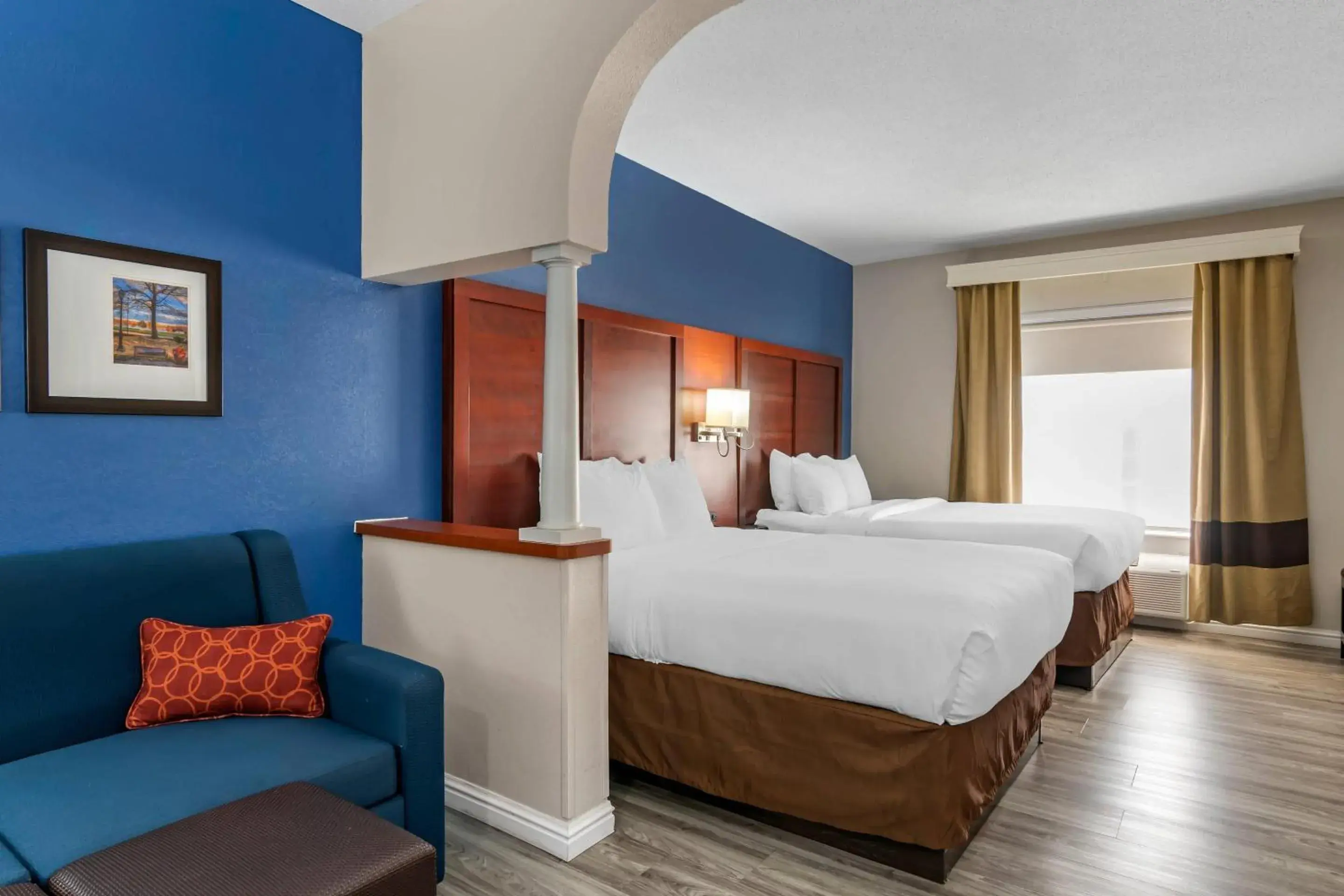 Queen Suite with Sofa Bed - Non-Smoking in Comfort Suites St Charles-St Louis Queen Suite with Sofa Bed - Non-Smoking in Comfort Suites St Charles-St Louis