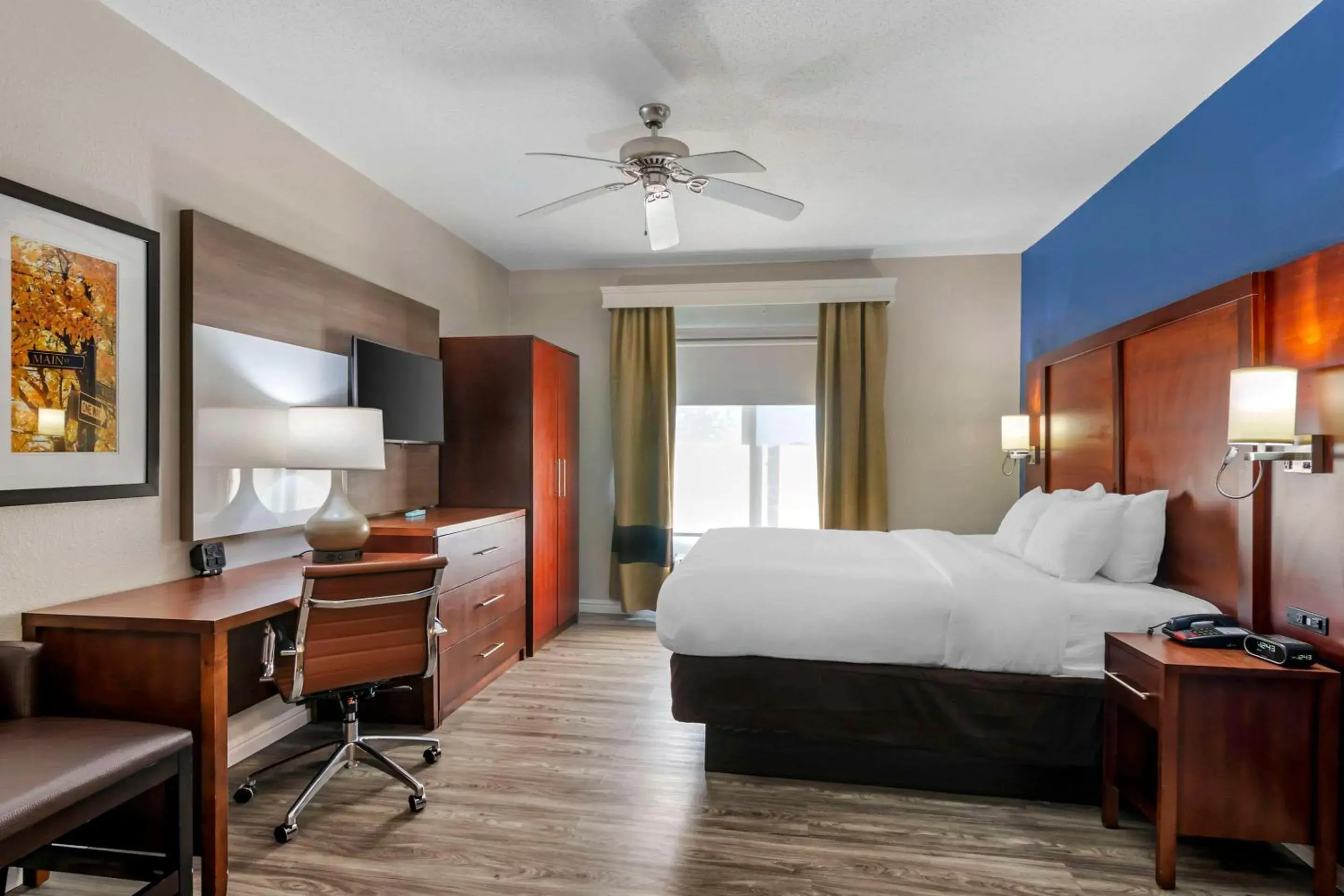 Bedroom, Bed in Comfort Suites St Charles-St Louis Bedroom, Bed in Comfort Suites St Charles-St Louis