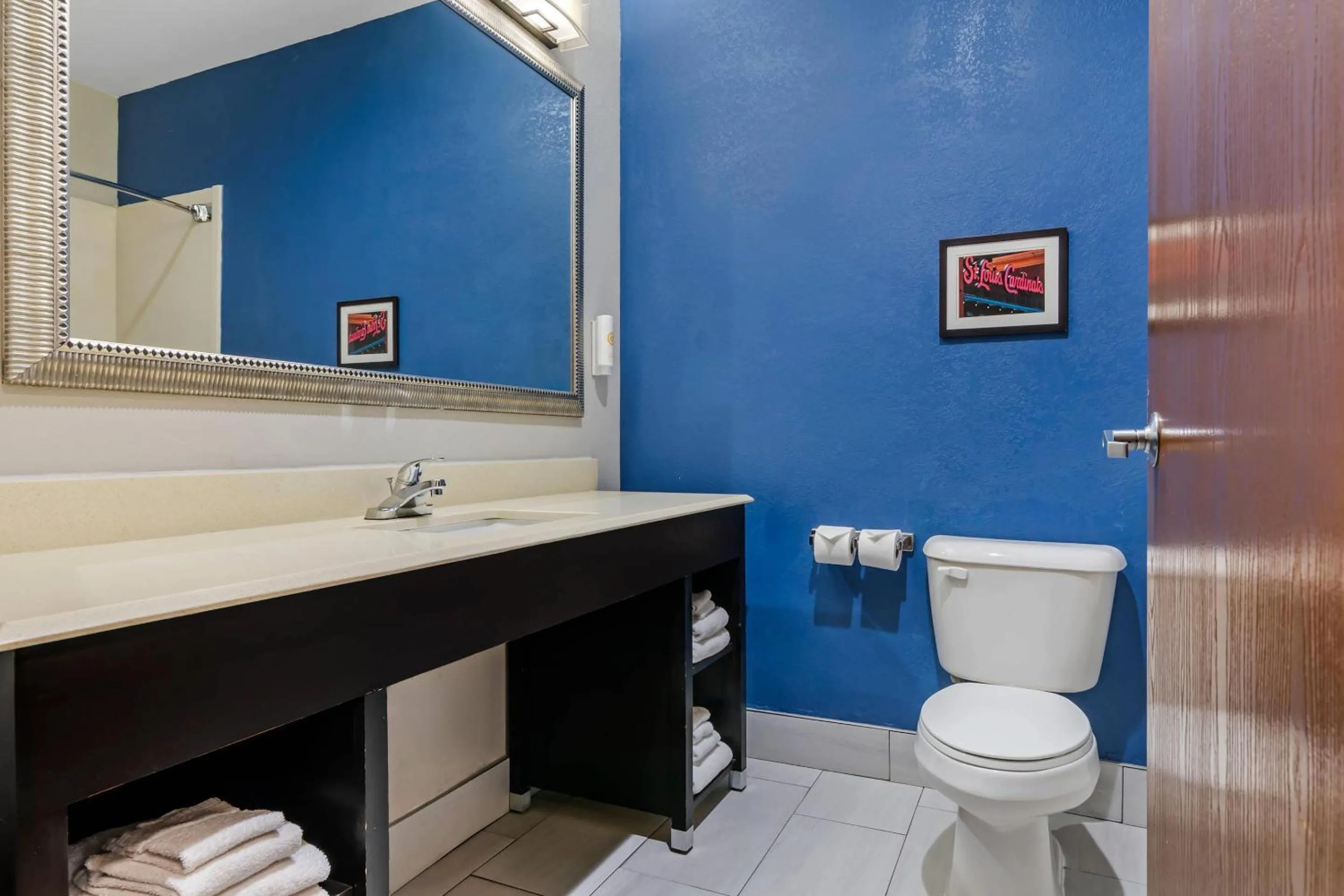 Bedroom in Comfort Suites St Charles-St Louis