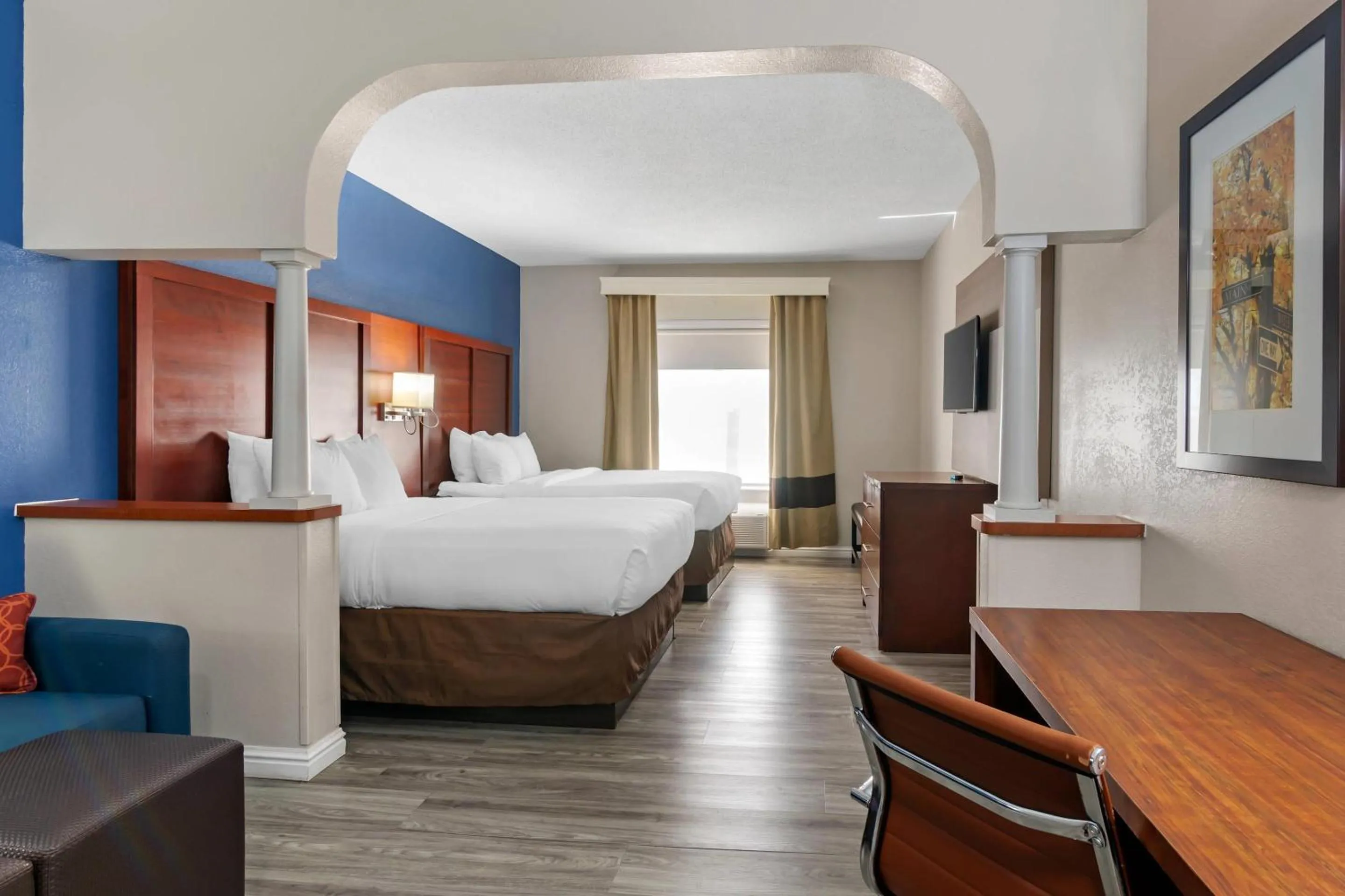 Bedroom, Bed in Comfort Suites St Charles-St Louis