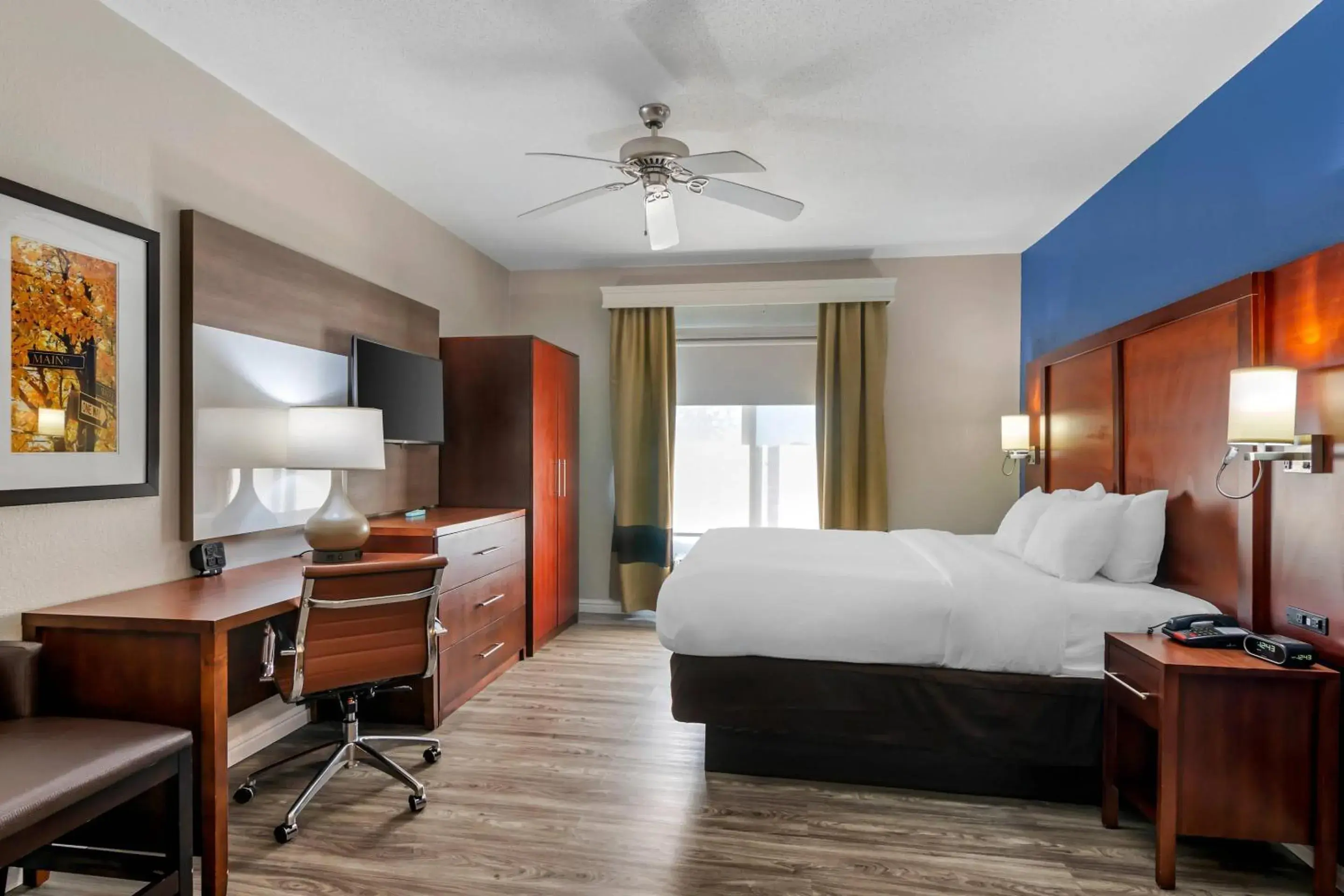 Bedroom, Bed in Comfort Suites St Charles-St Louis Bedroom, Bed in Comfort Suites St Charles-St Louis