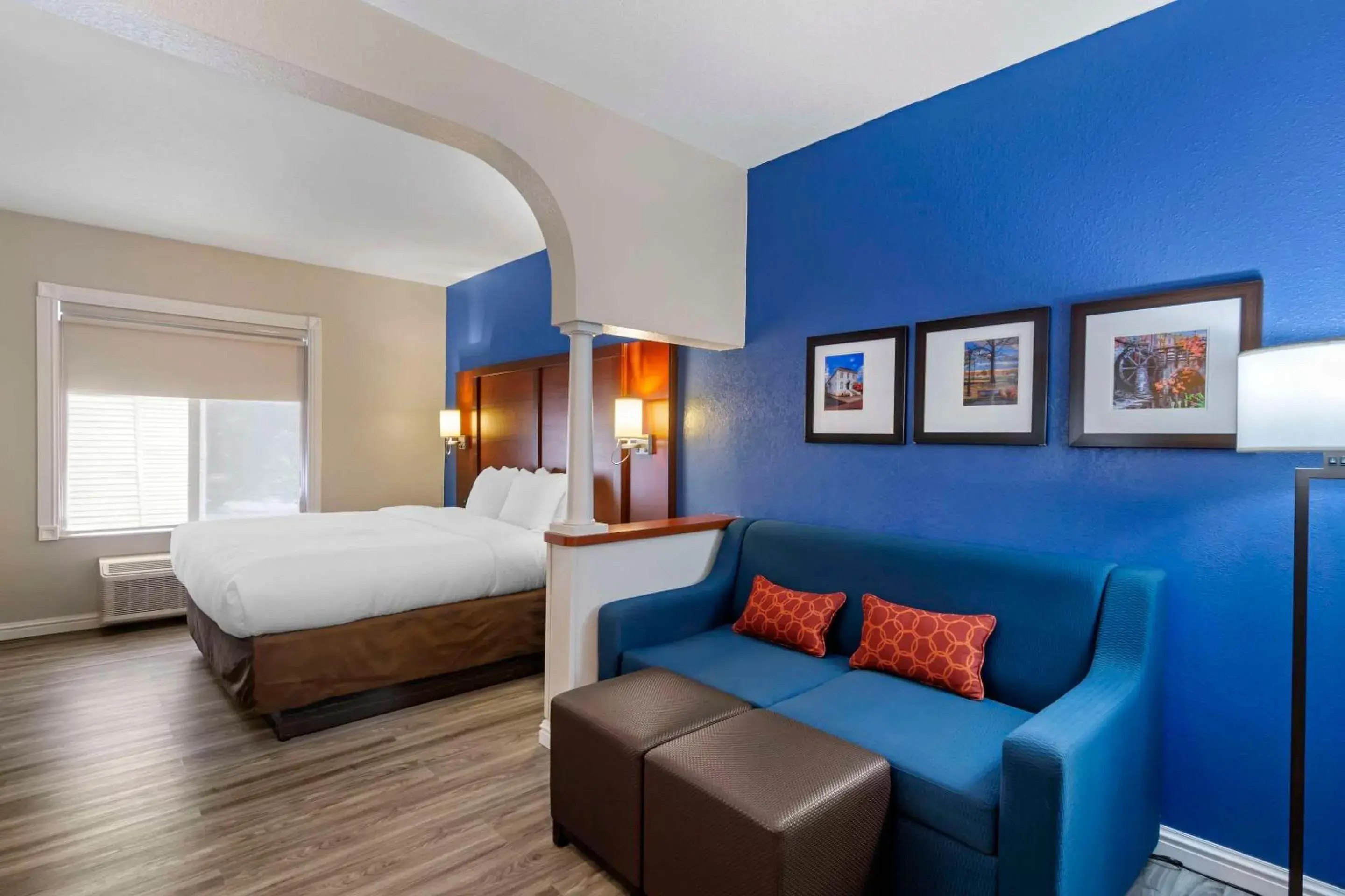 Bedroom, Bed in Comfort Suites St Charles-St Louis Bedroom, Bed in Comfort Suites St Charles-St Louis