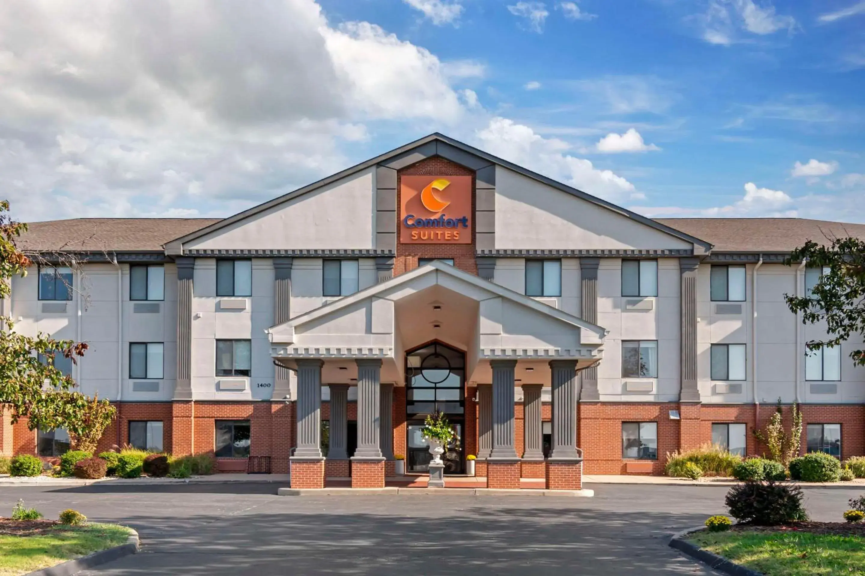 Property building in Comfort Suites St Charles-St Louis Property building in Comfort Suites St Charles-St Louis