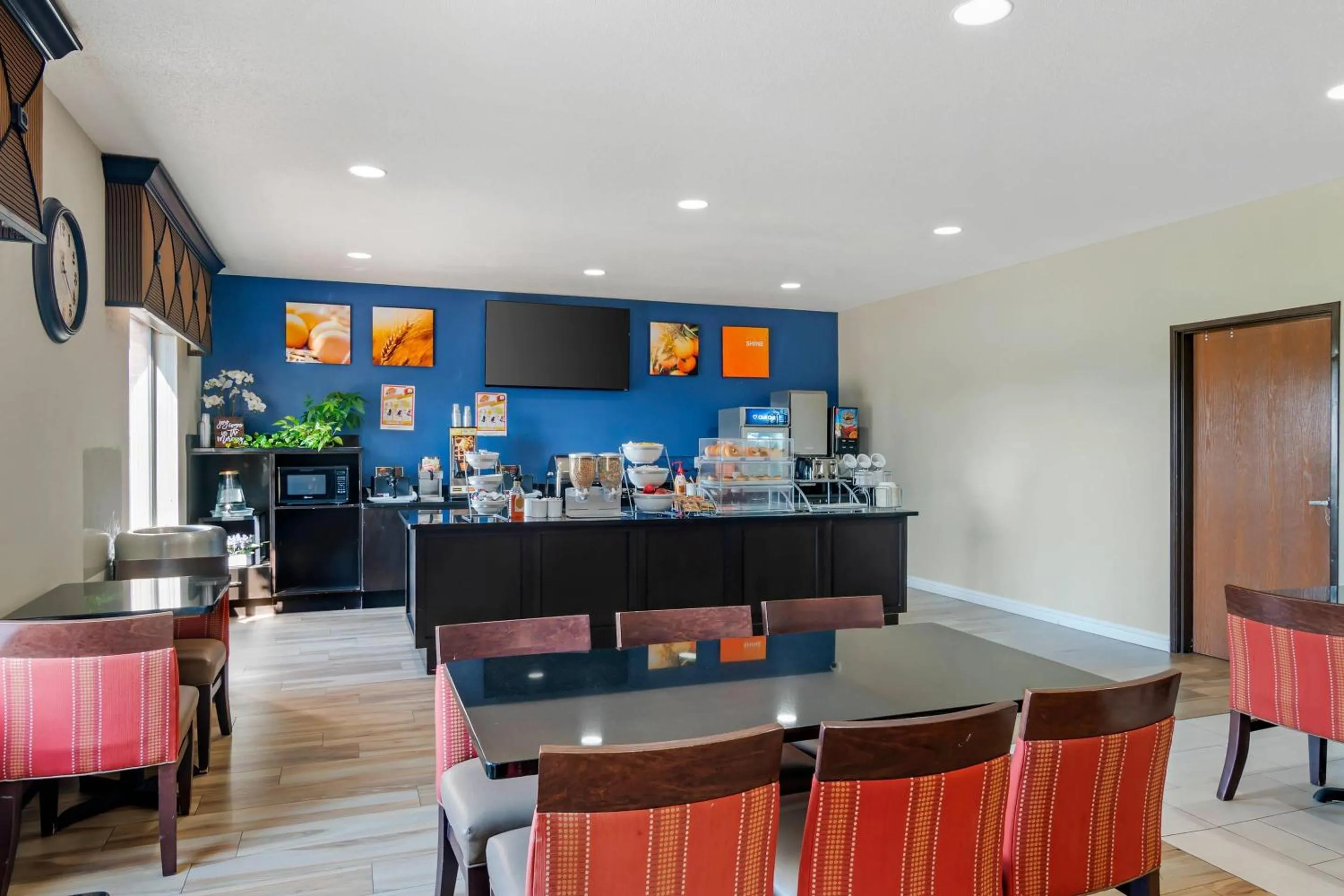 Breakfast in Comfort Suites St Charles-St Louis