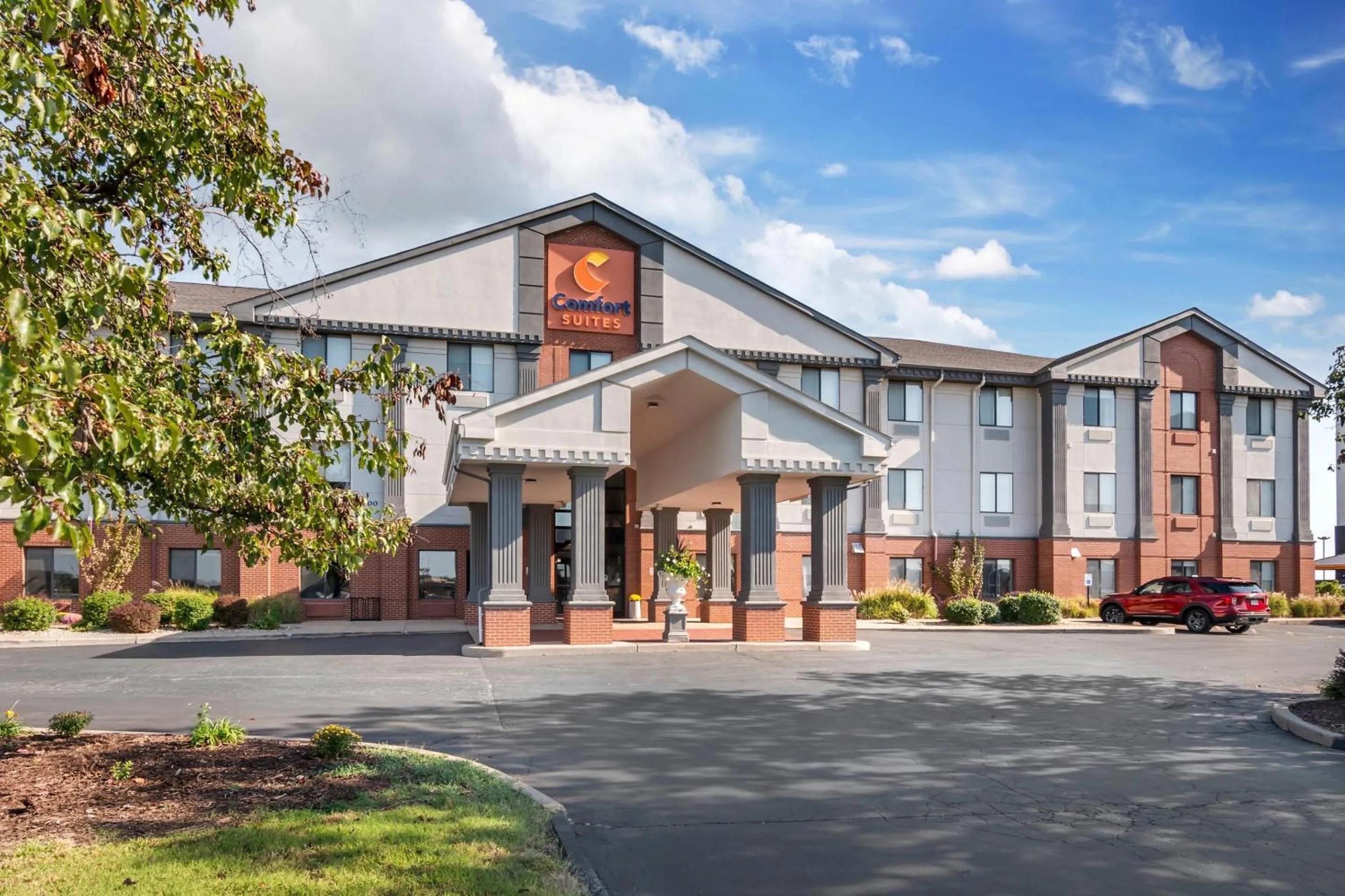 Property building in Comfort Suites St Charles-St Louis