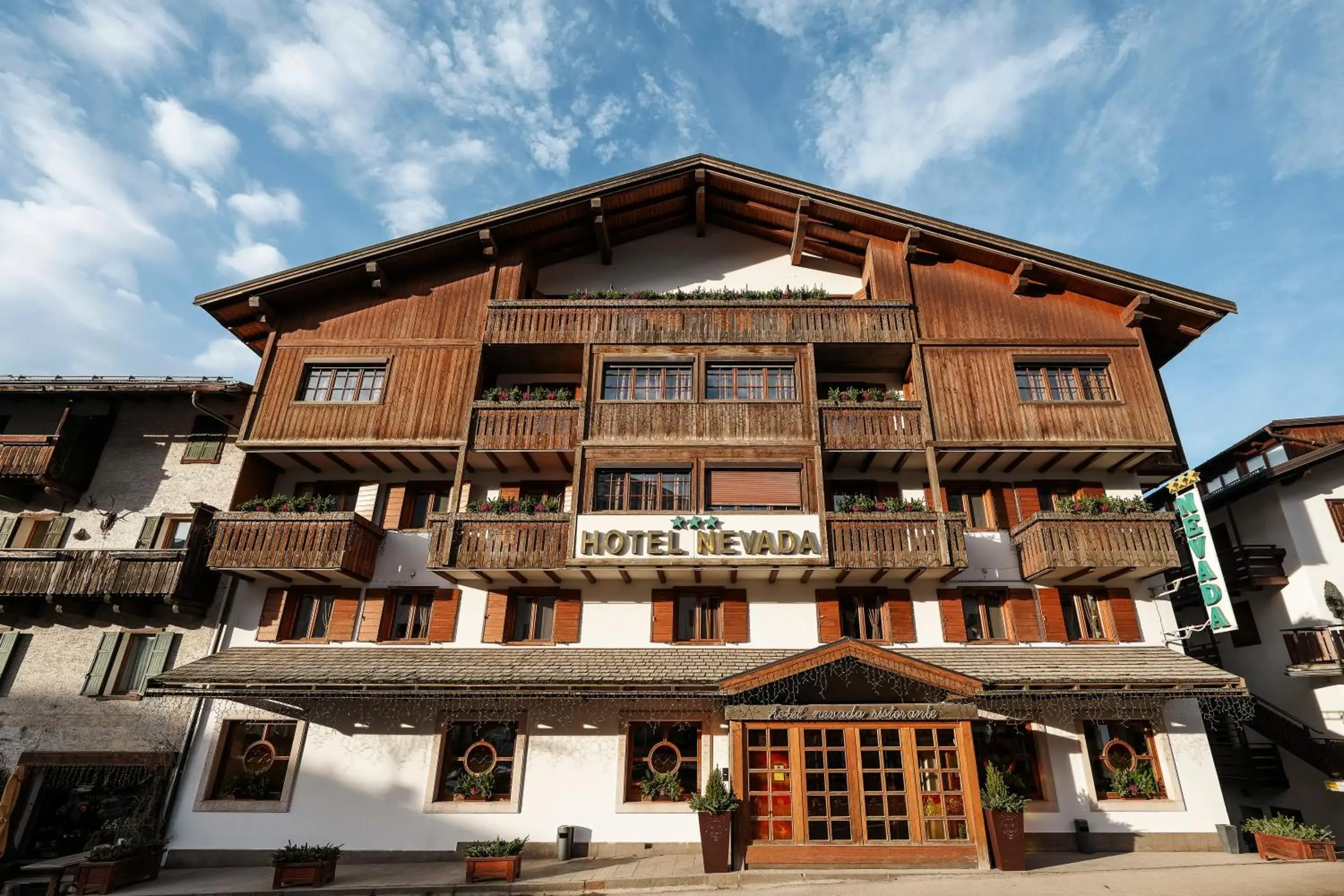 Property building in Best Western Hotel Nevada Property building in Best Western Hotel Nevada