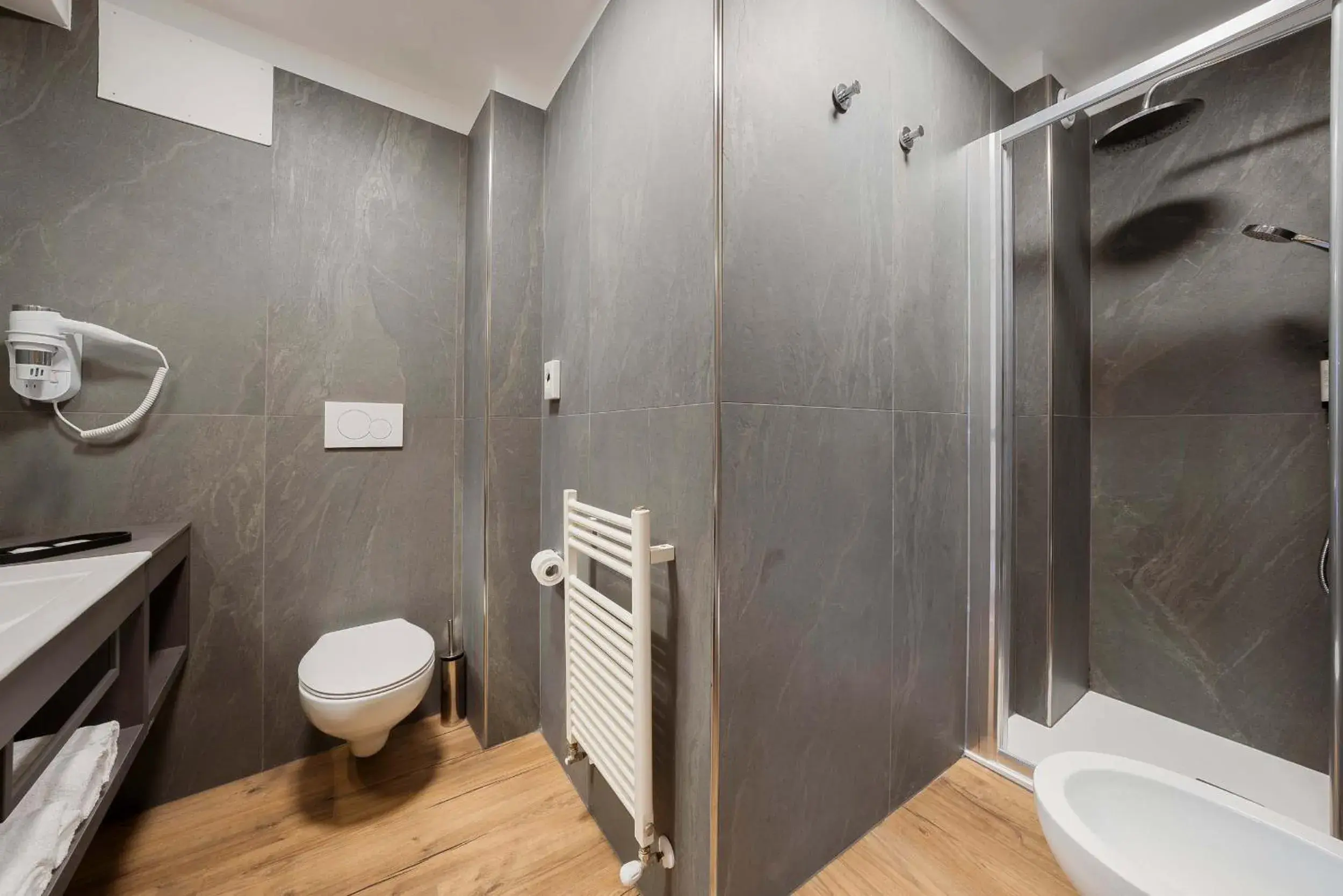 Bathroom in Best Western Hotel Nevada Bathroom in Best Western Hotel Nevada