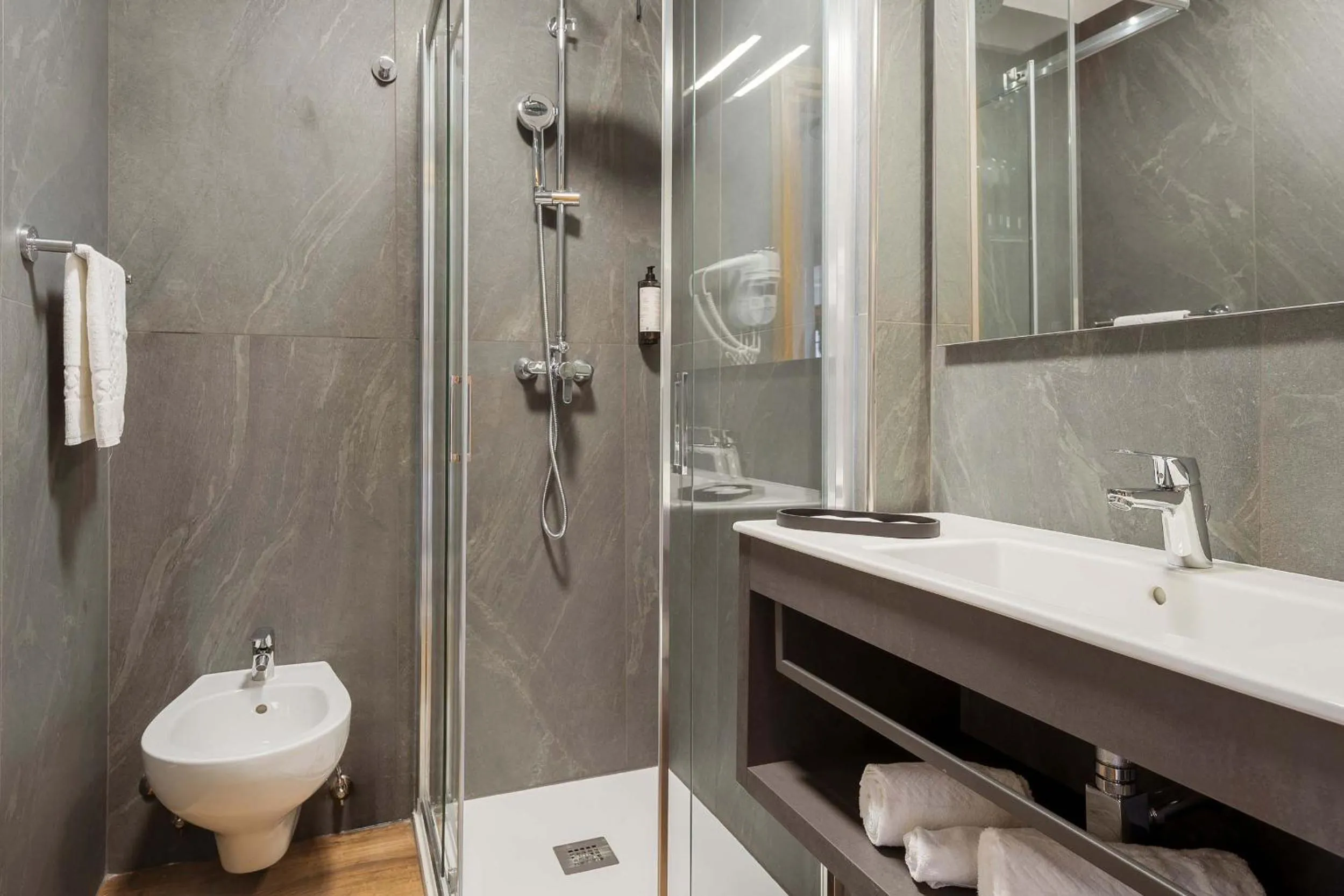 Bathroom in Best Western Hotel Nevada