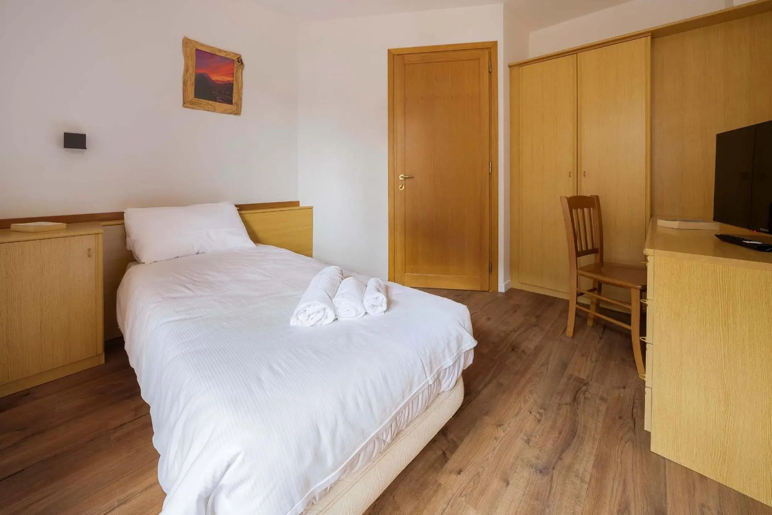 Single Room with Balcony and Mountain View - single occupancy - Non-Smoking in Best Western Hotel Nevada Single Room with Balcony and Mountain View - single occupancy - Non-Smoking in Best Western Hotel Nevada