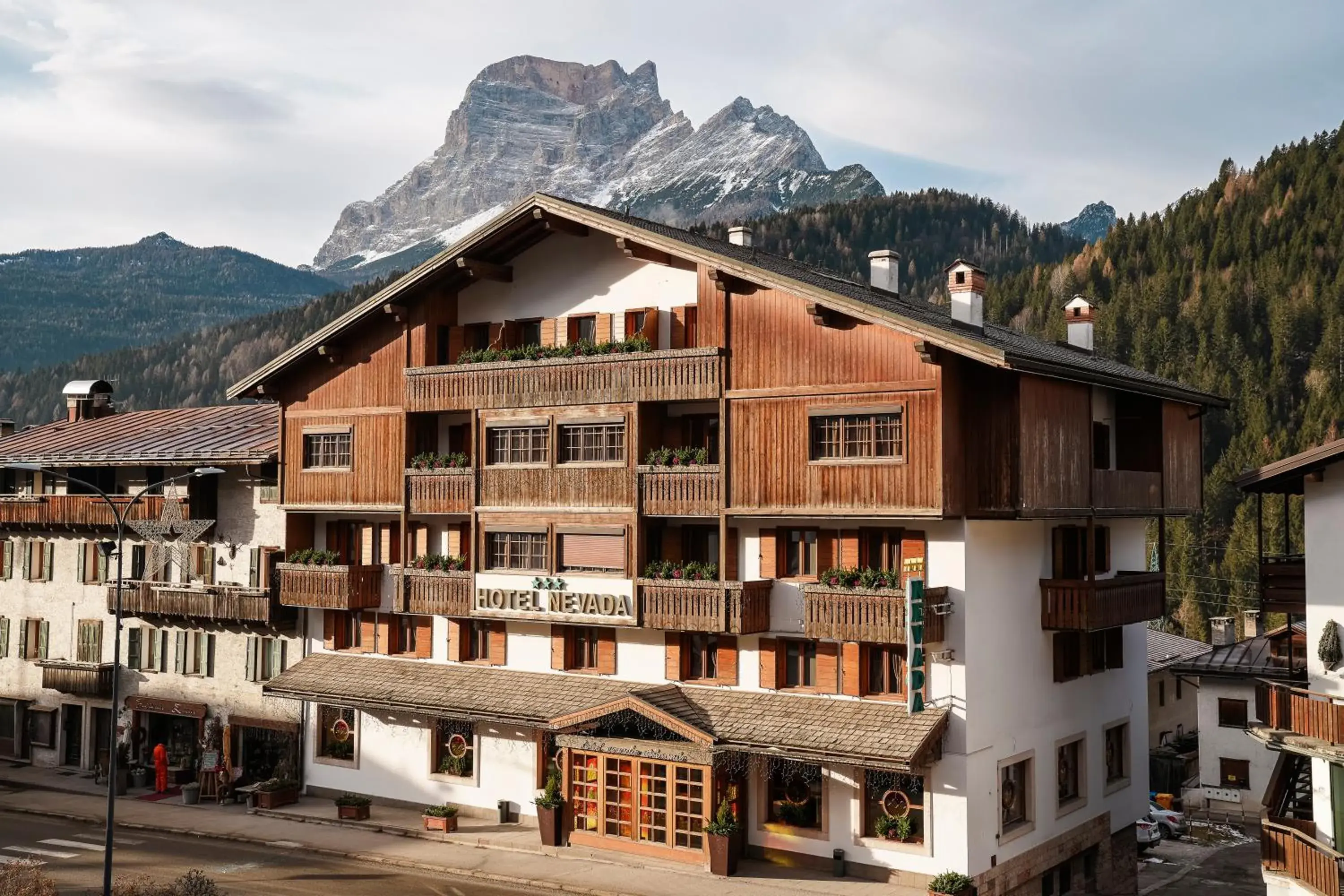 Property building in Best Western Hotel Nevada Property building in Best Western Hotel Nevada