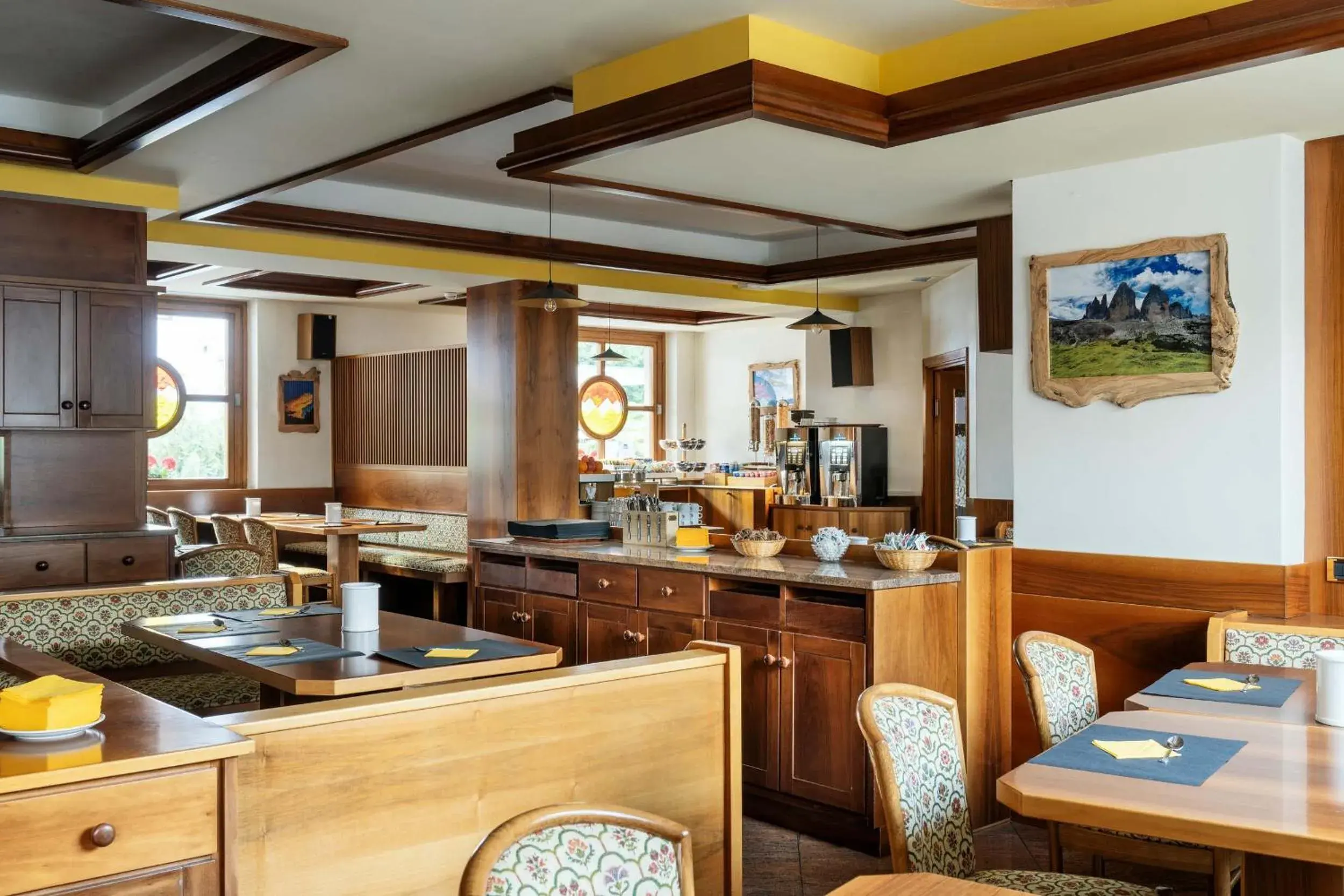 Property building in Best Western Hotel Nevada Property building in Best Western Hotel Nevada