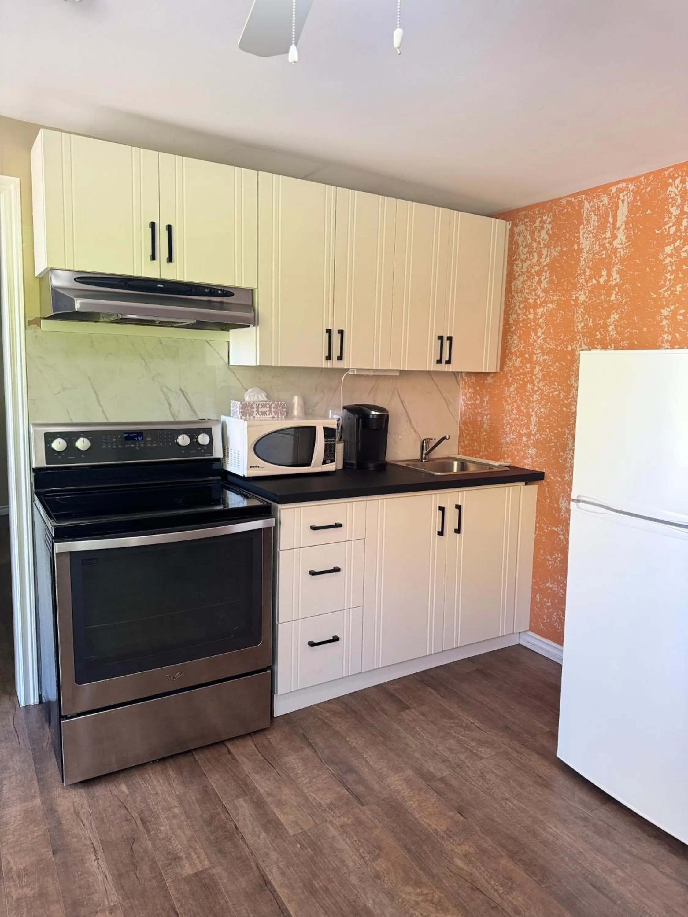 Kitchen or kitchenette in Lincoln Inn Fredericton