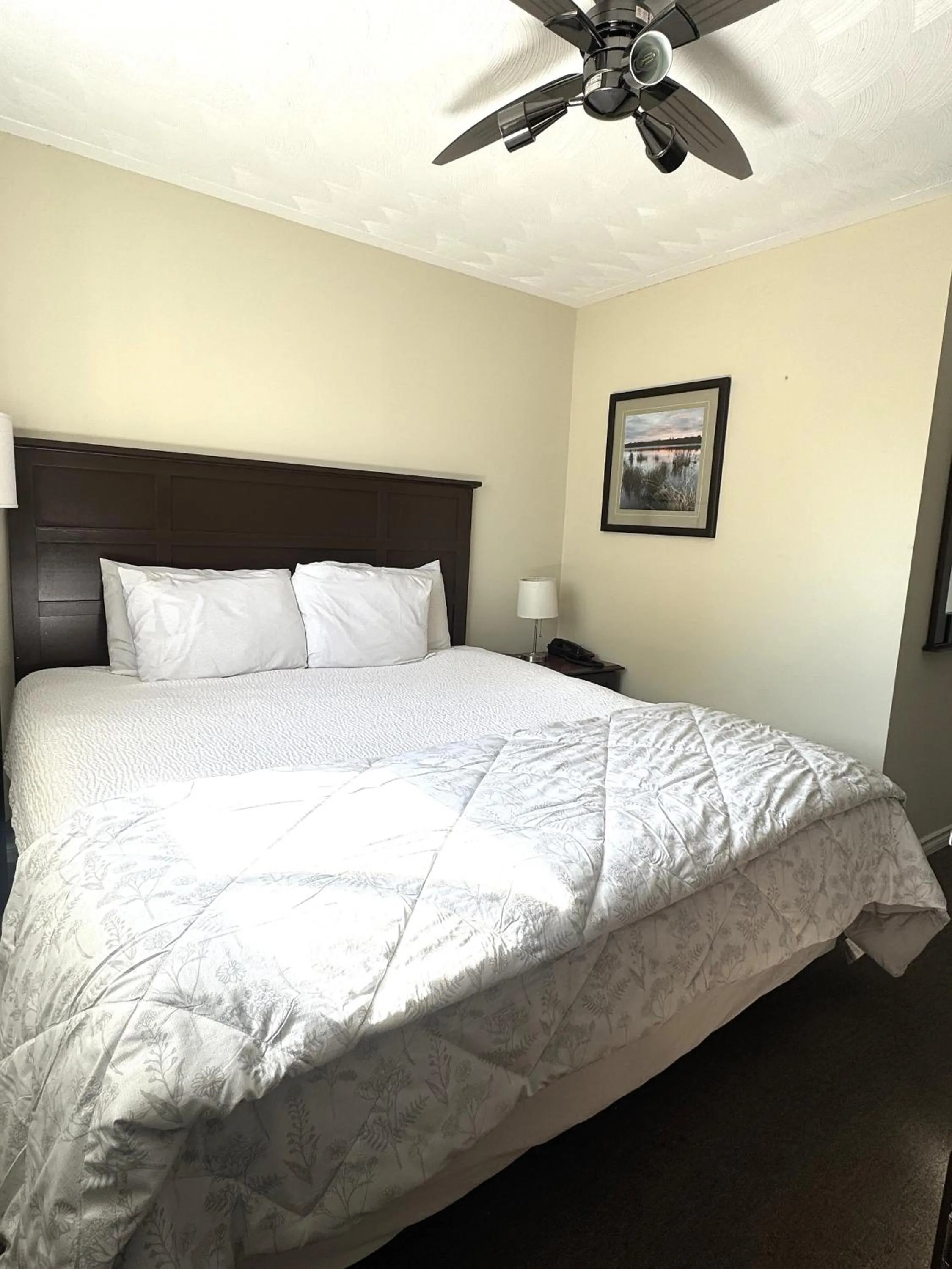 Bed in Lincoln Inn Fredericton