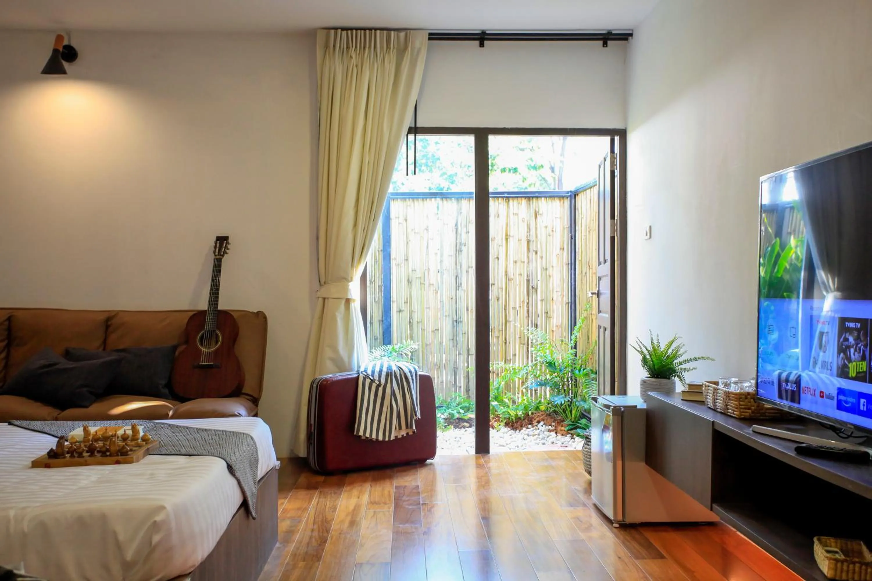 Communal lounge/ TV room, Bed in Siam Nitra Boutique Hotel