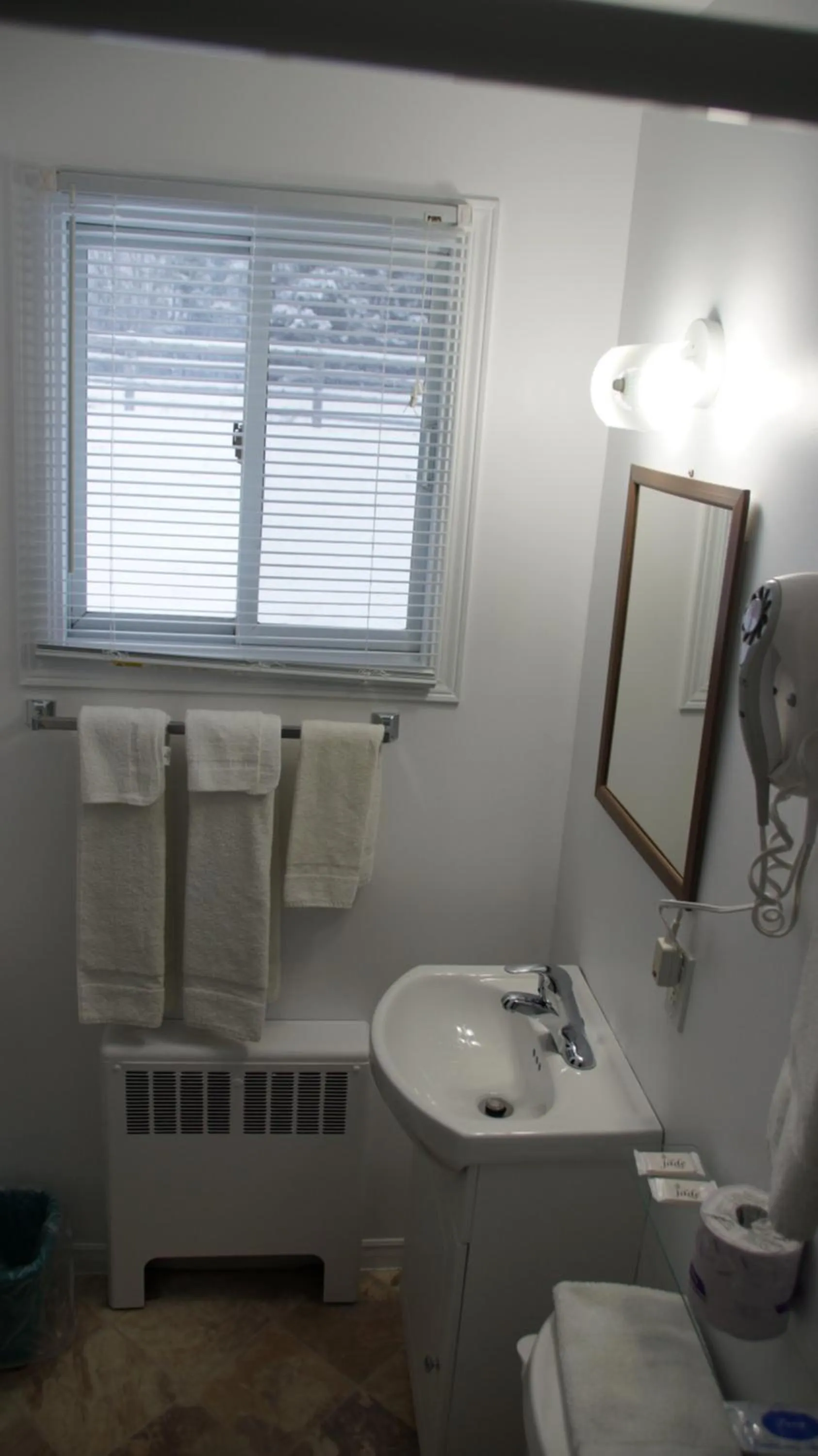 Bathroom in Robyn's Motel