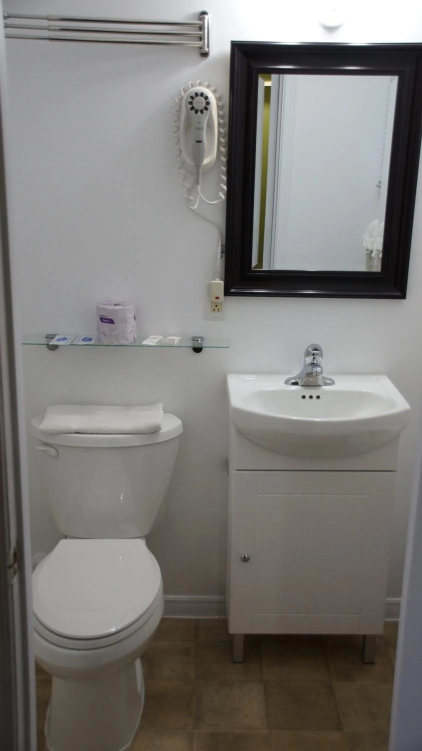 Bathroom in Robyn's Motel