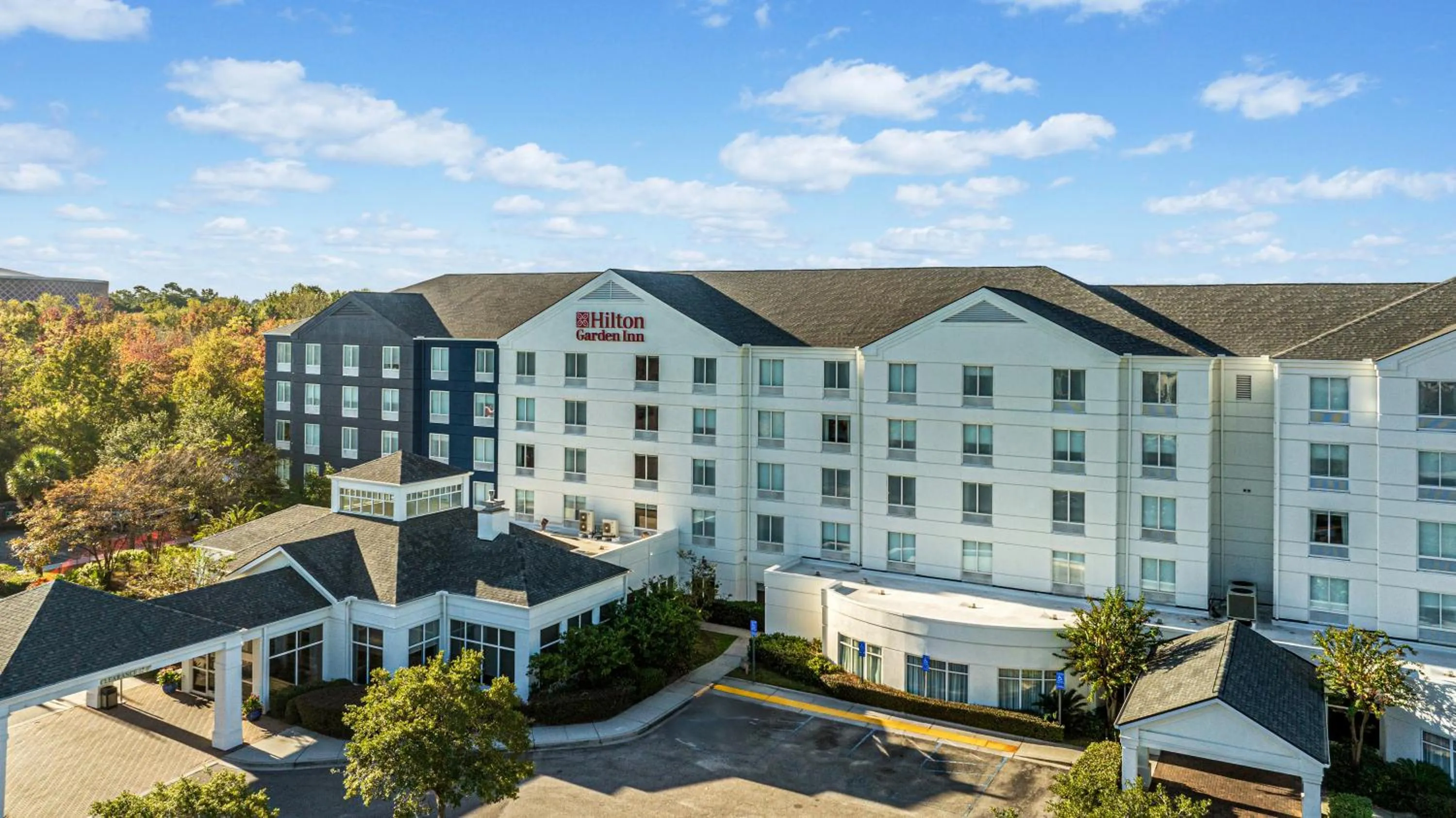 Property building in Hilton Garden Inn Charleston Airport