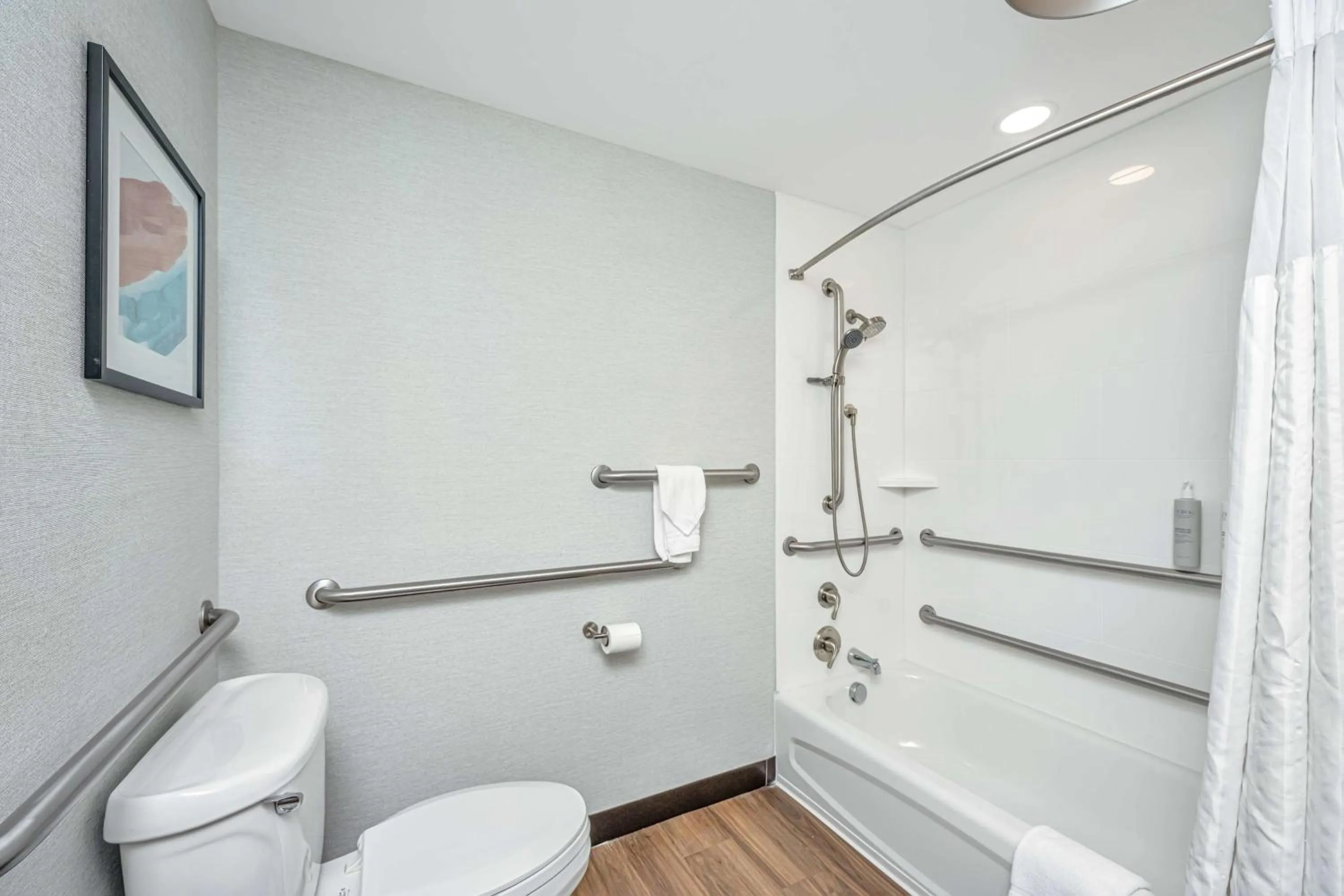 Bathroom in Hilton Garden Inn Charleston Airport