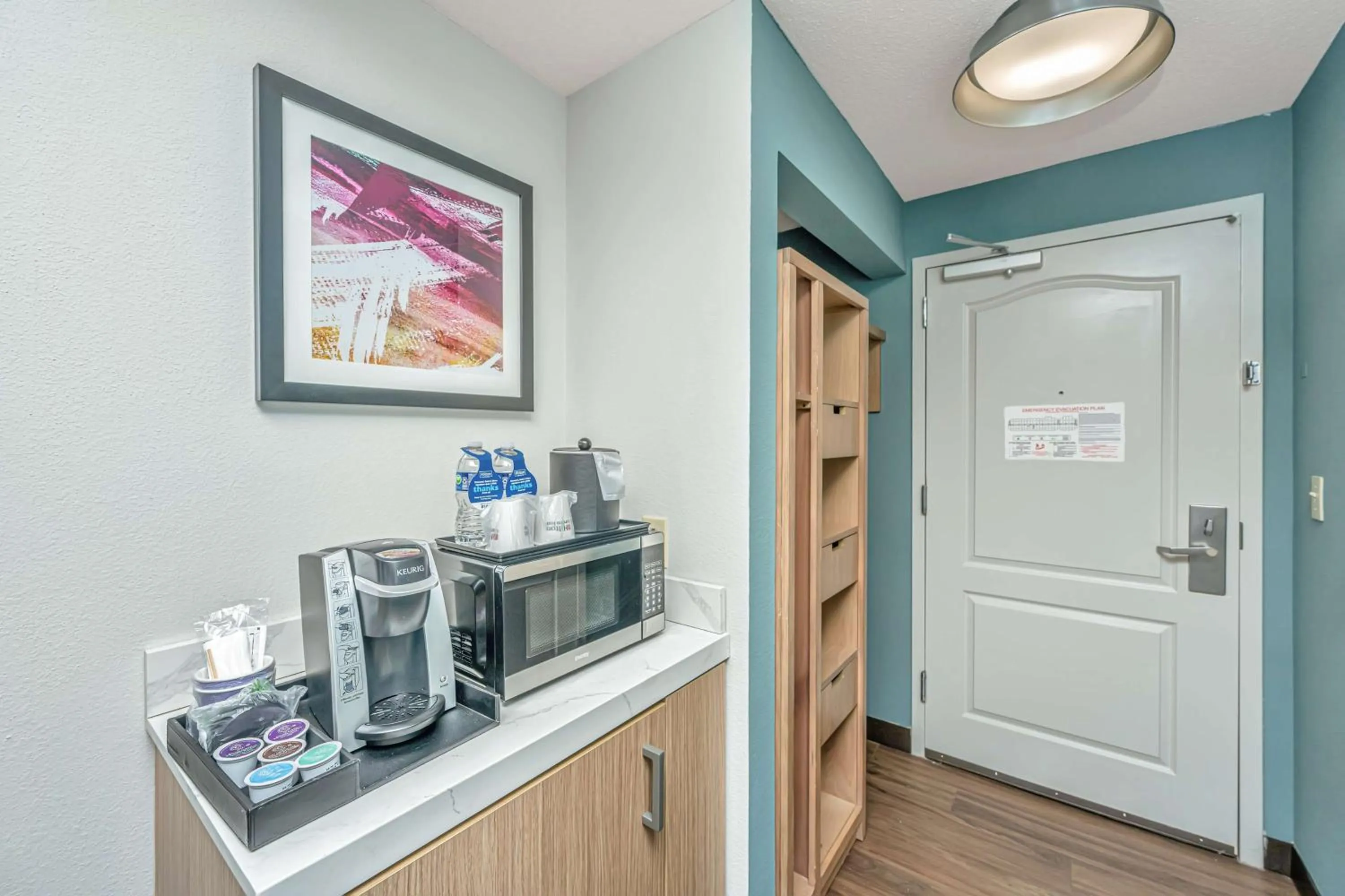 Photo of the whole room in Hilton Garden Inn Charleston Airport