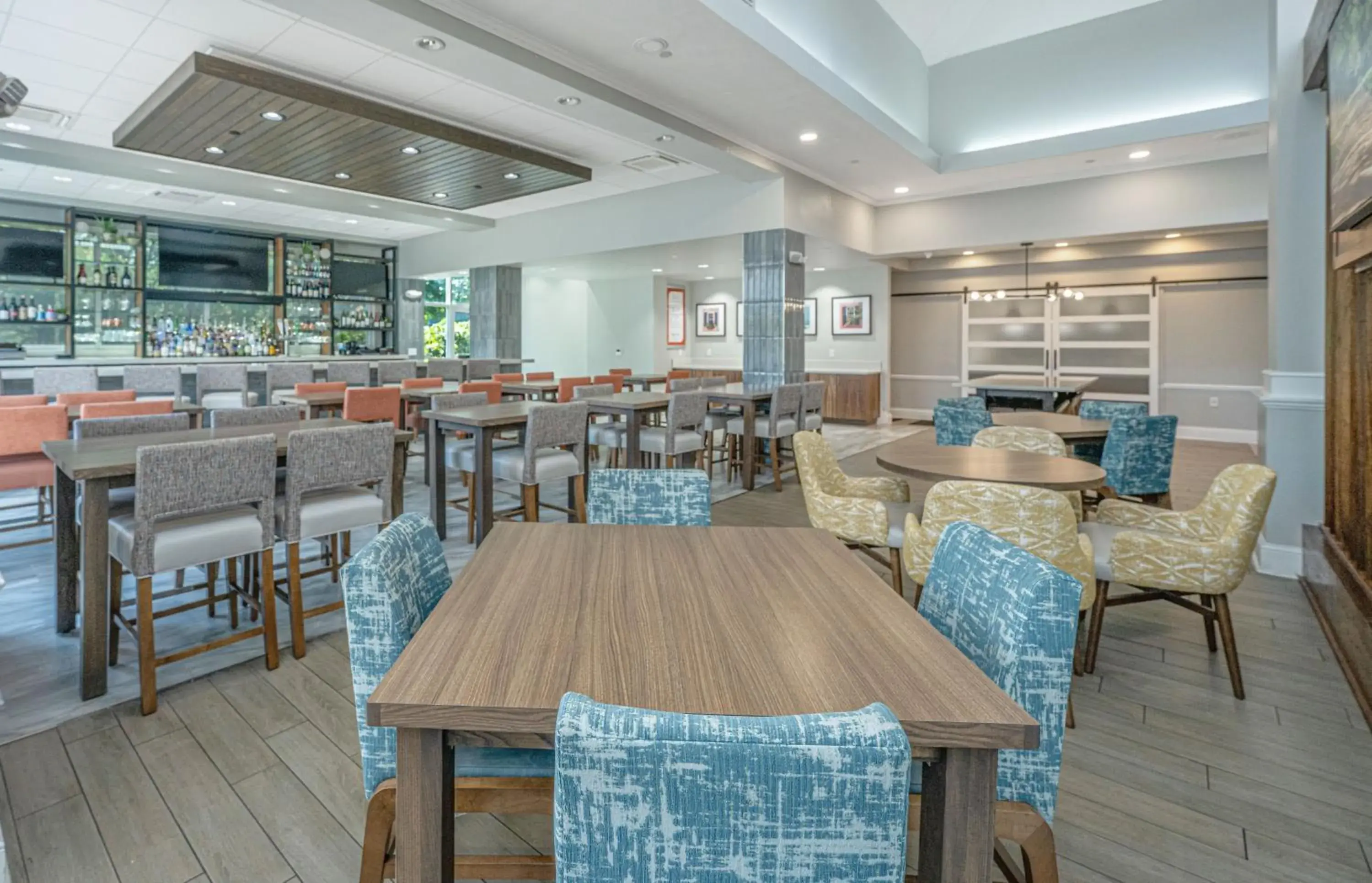 Restaurant/places to eat in Hilton Garden Inn Charleston Airport Restaurant/places to eat in Hilton Garden Inn Charleston Airport
