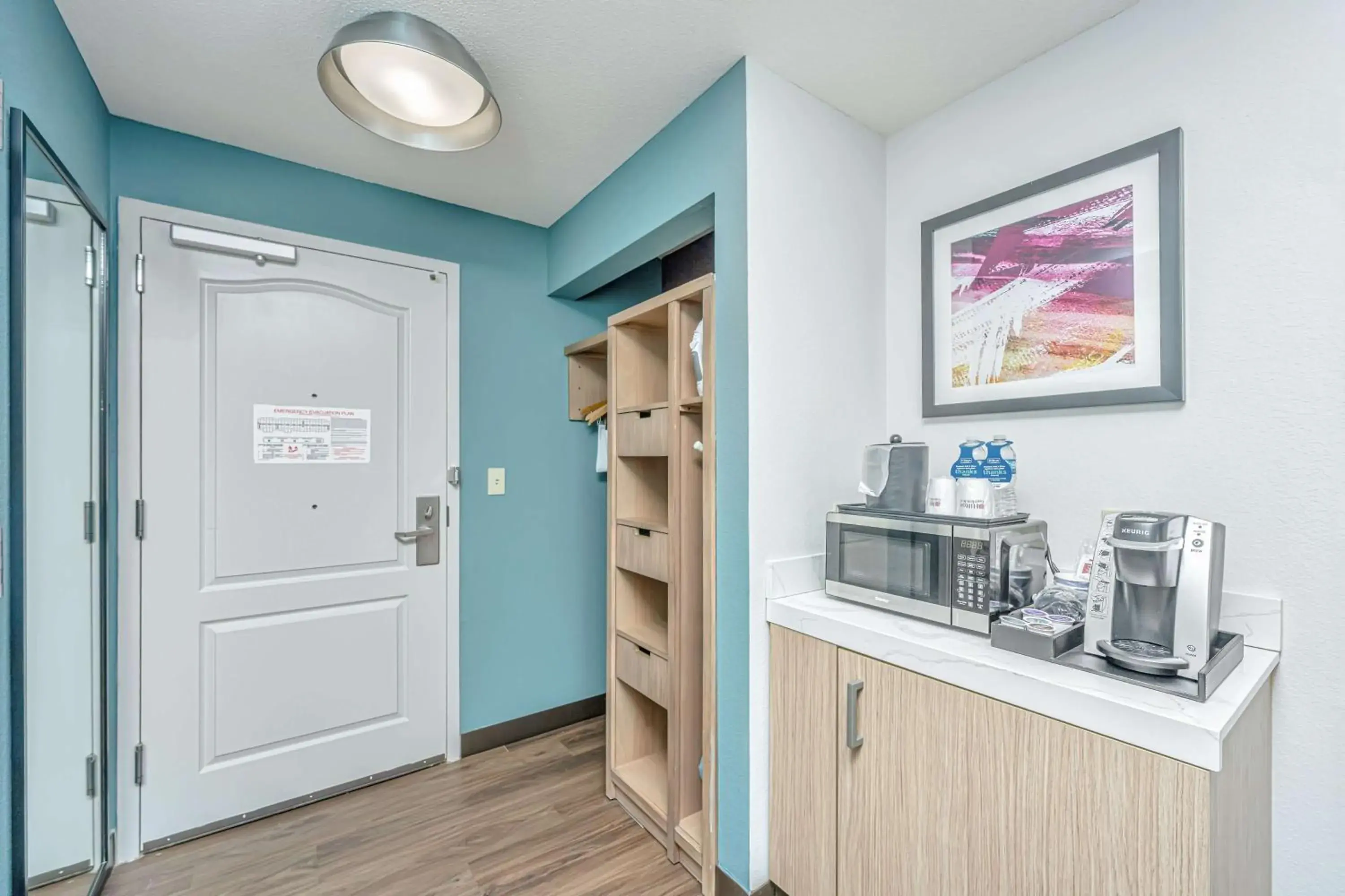 Photo of the whole room in Hilton Garden Inn Charleston Airport Photo of the whole room in Hilton Garden Inn Charleston Airport