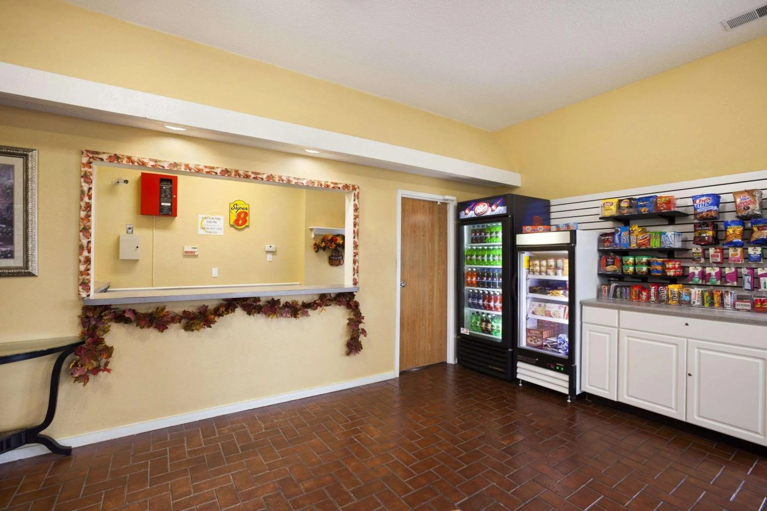 Lobby or reception in Super 8 by Wyndham Salem