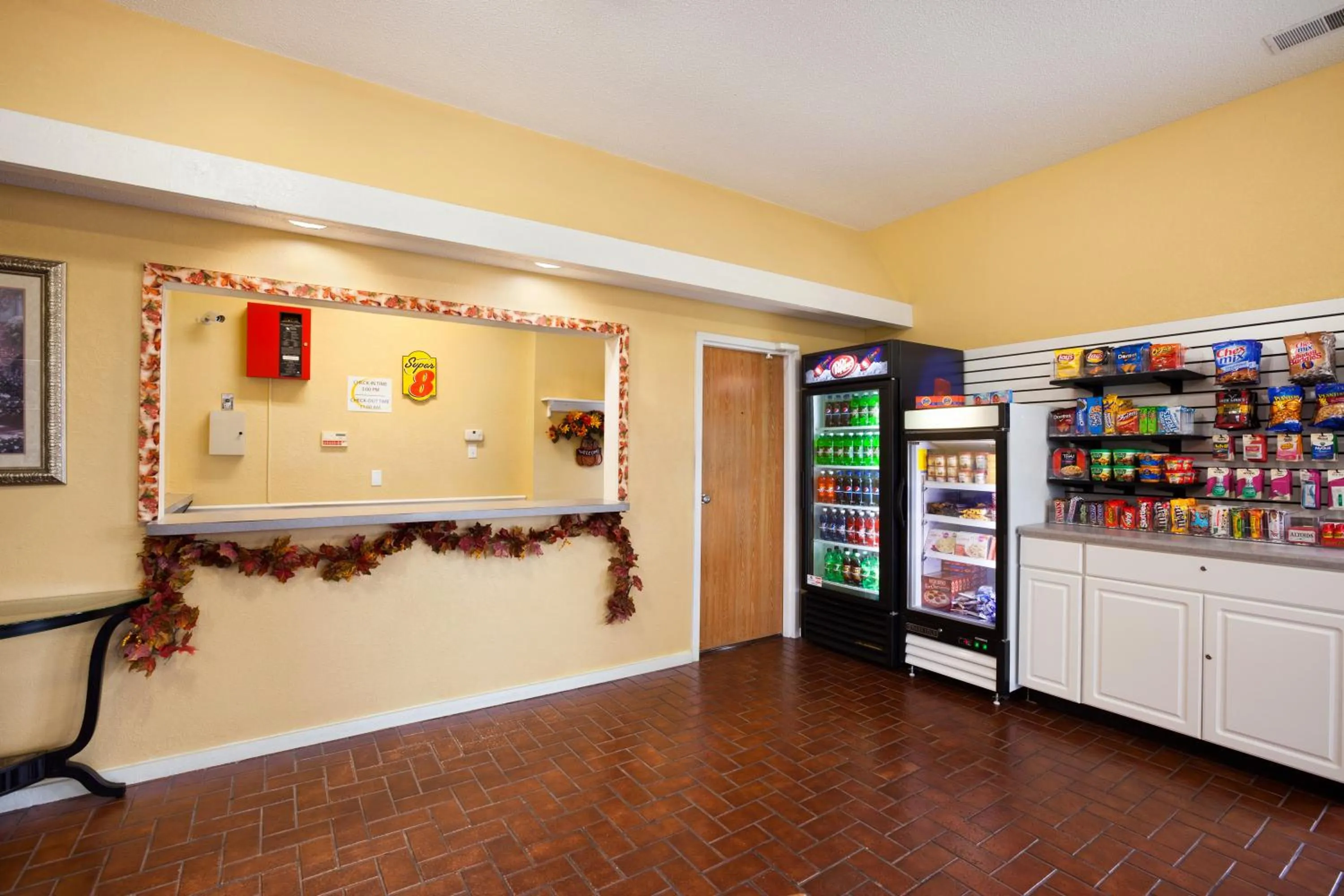 Lobby or reception in Super 8 by Wyndham Salem