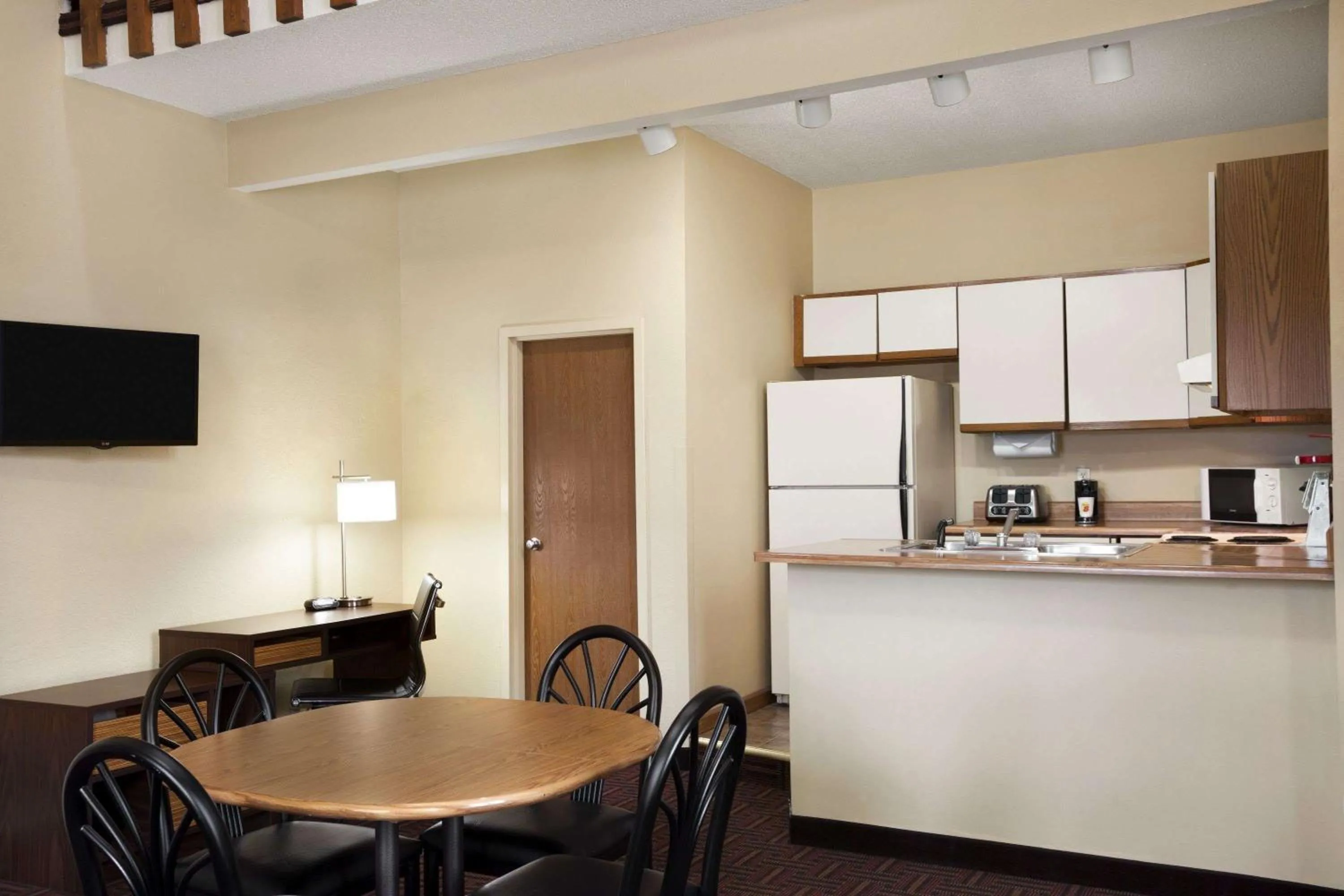 Photo of the whole room in Super 8 by Wyndham Salem