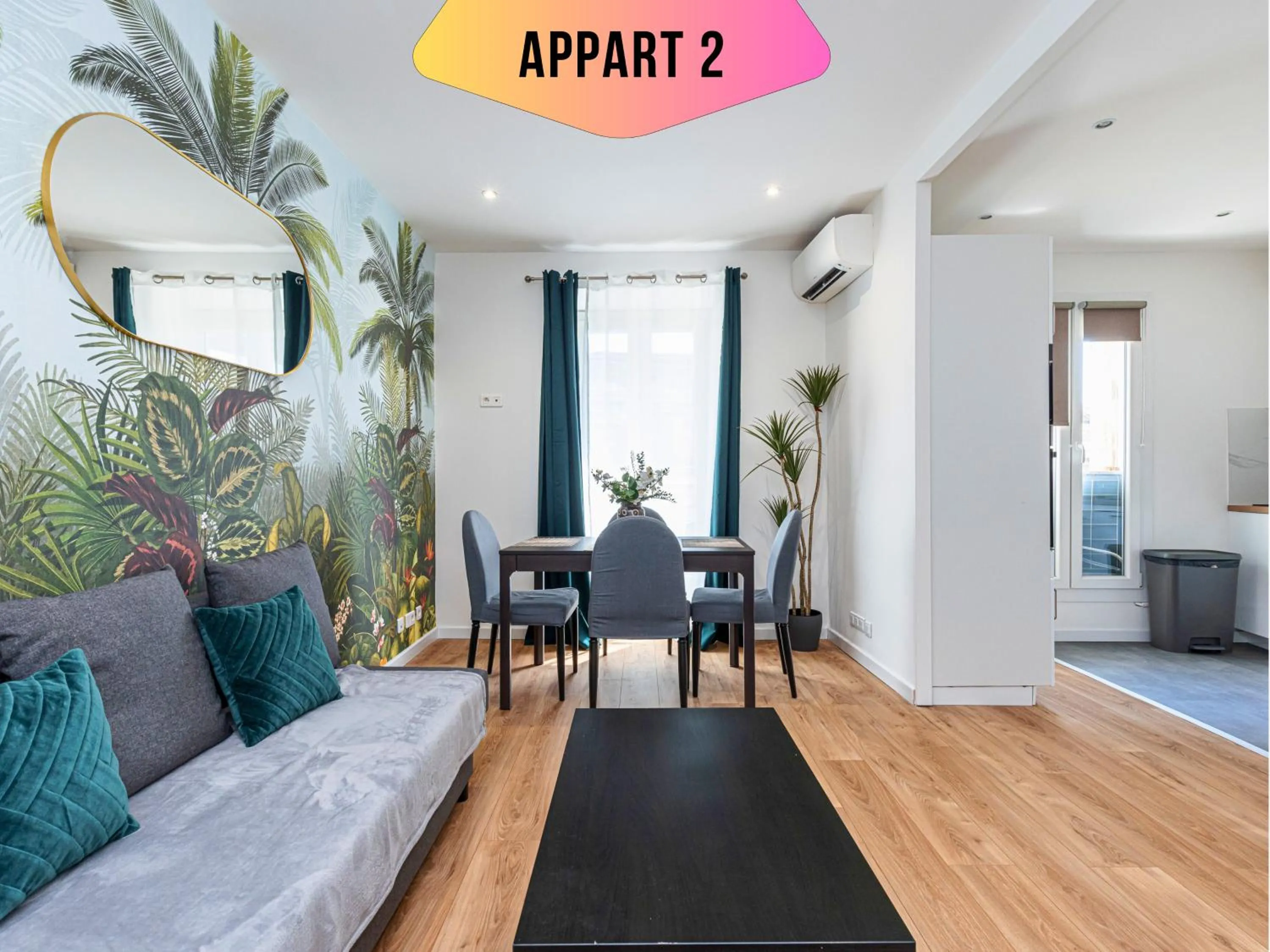 Living room in CASA REINE JEANNE- ideal groups & family -CENTRAL near train station - PARKING - New&CONFORT-AC