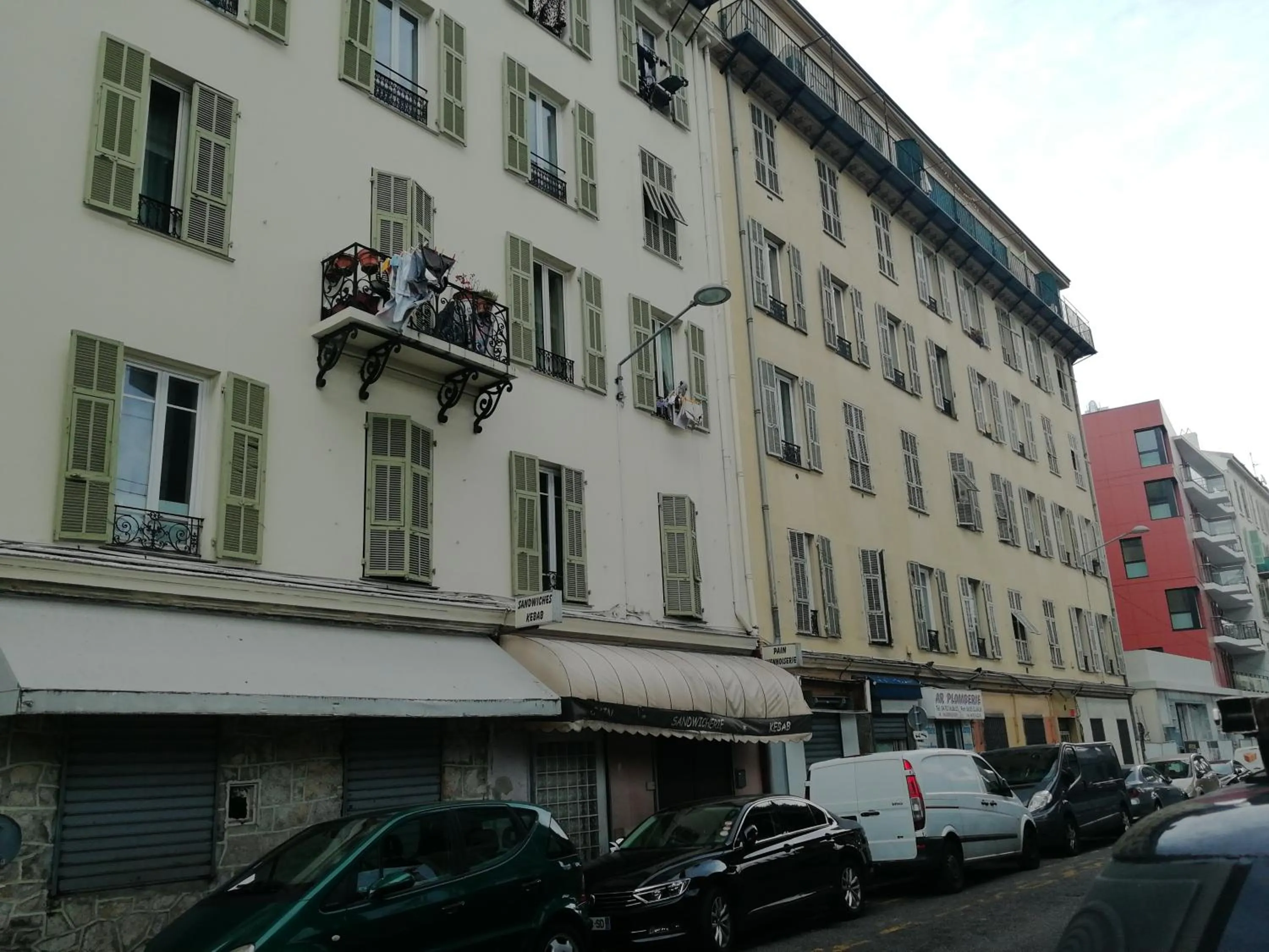 Property building in CASA REINE JEANNE- ideal groups & family -CENTRAL near train station - PARKING - New&CONFORT-AC