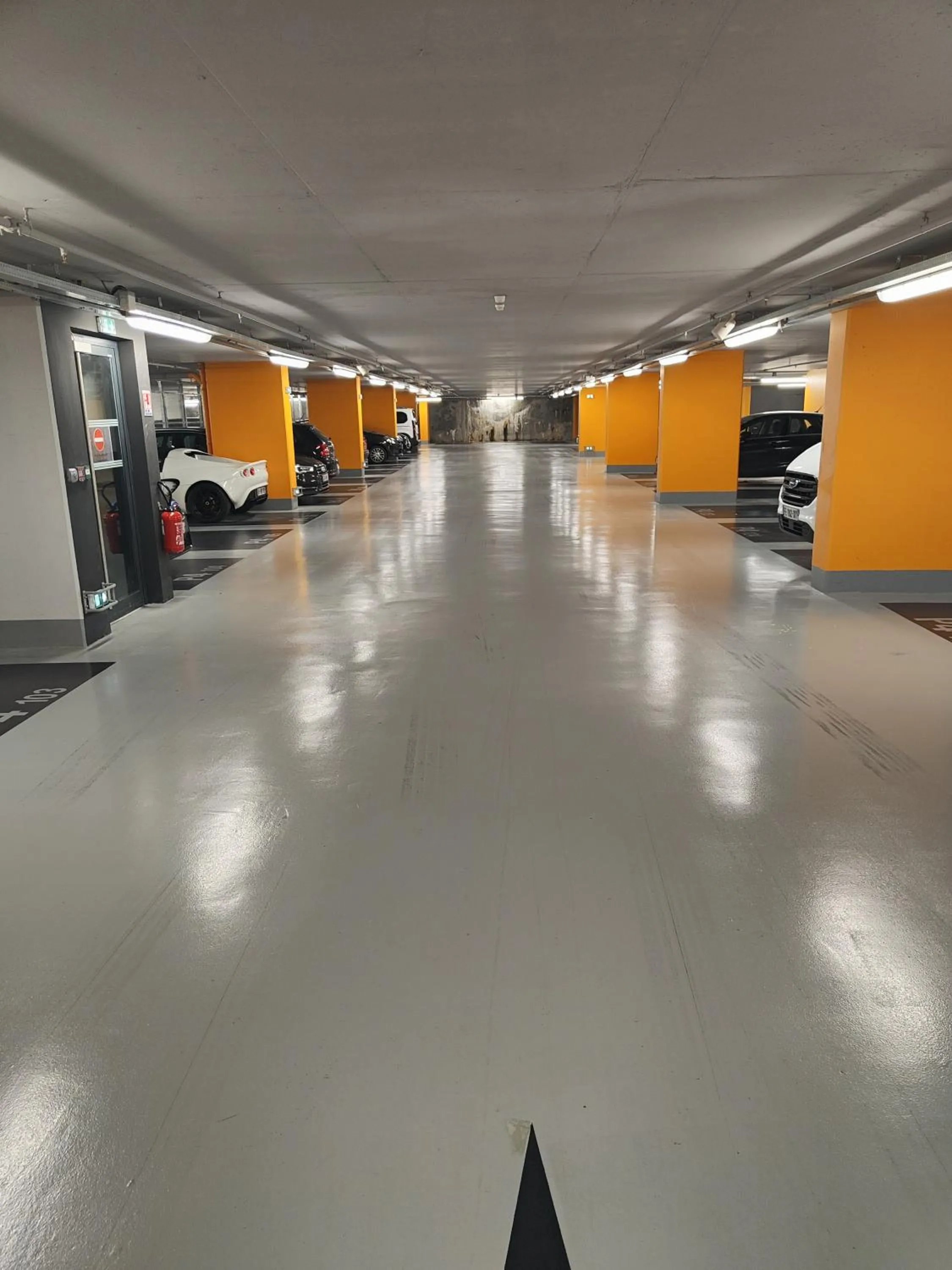 Parking in CASA REINE JEANNE- ideal groups & family -CENTRAL near train station - PARKING - New&CONFORT-AC