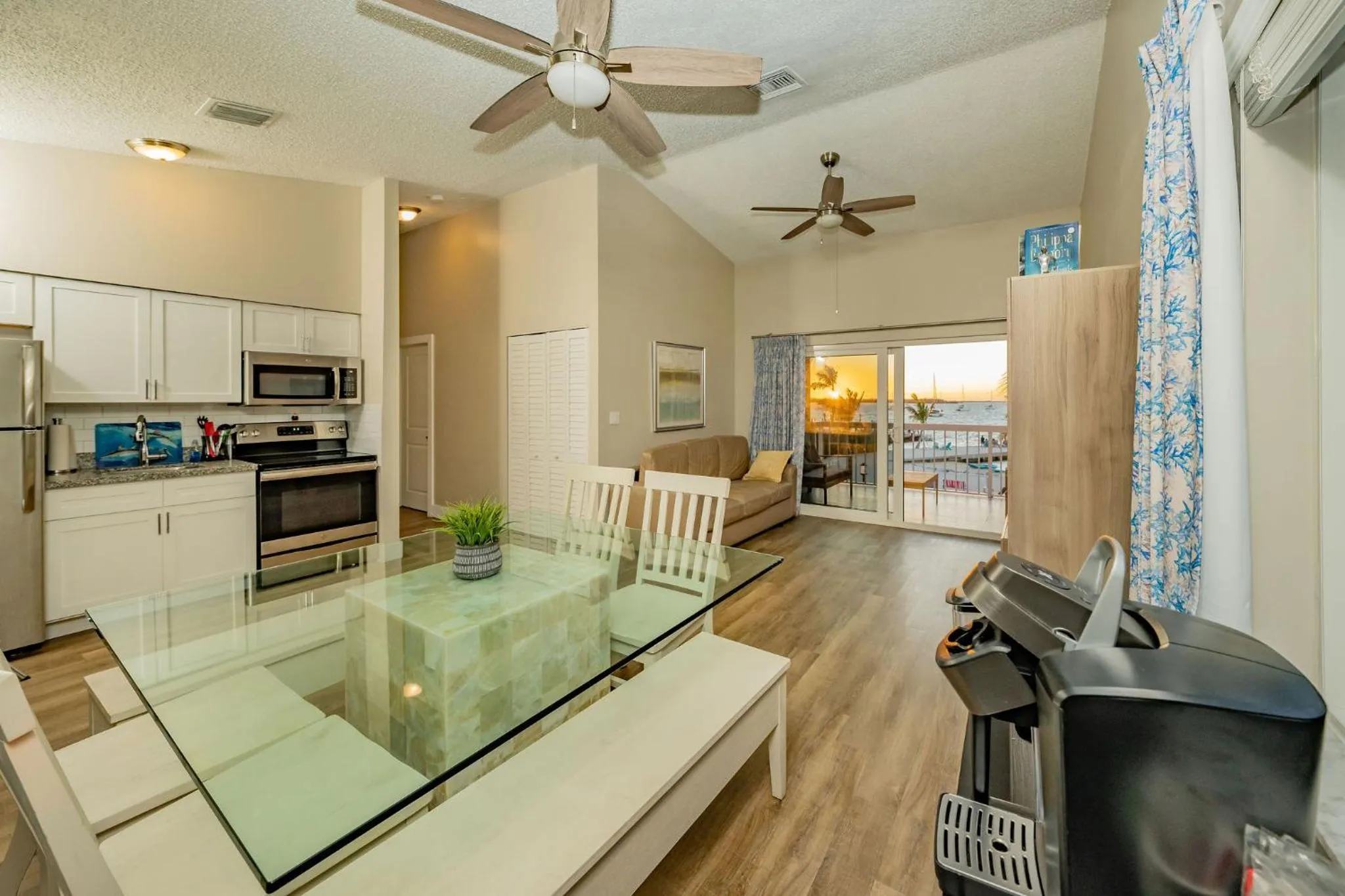 Living room in Bayside Inn Key Largo