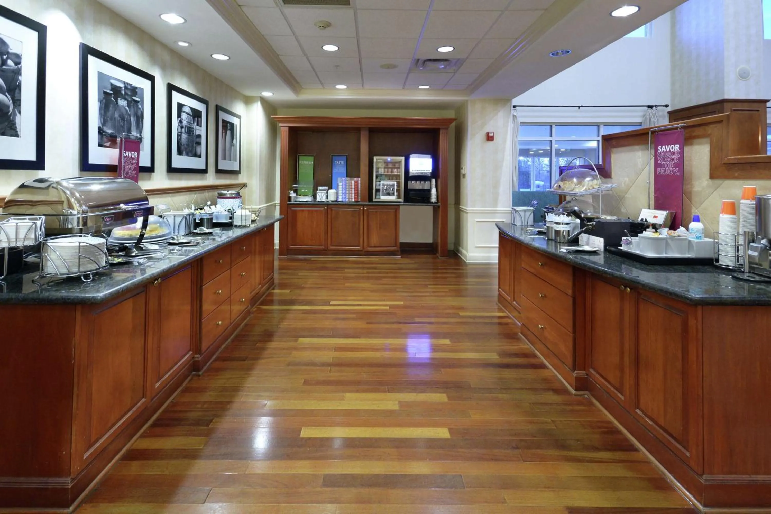 Breakfast in Hampton Inn & Suites Clinton