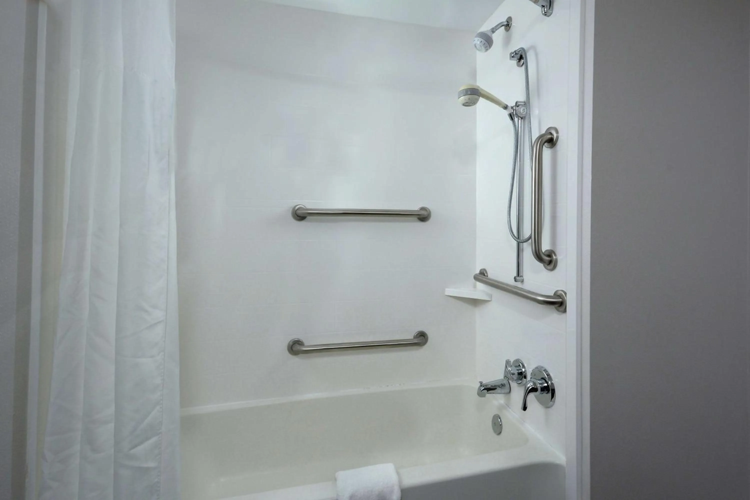 Bathroom in Hampton Inn & Suites Clinton