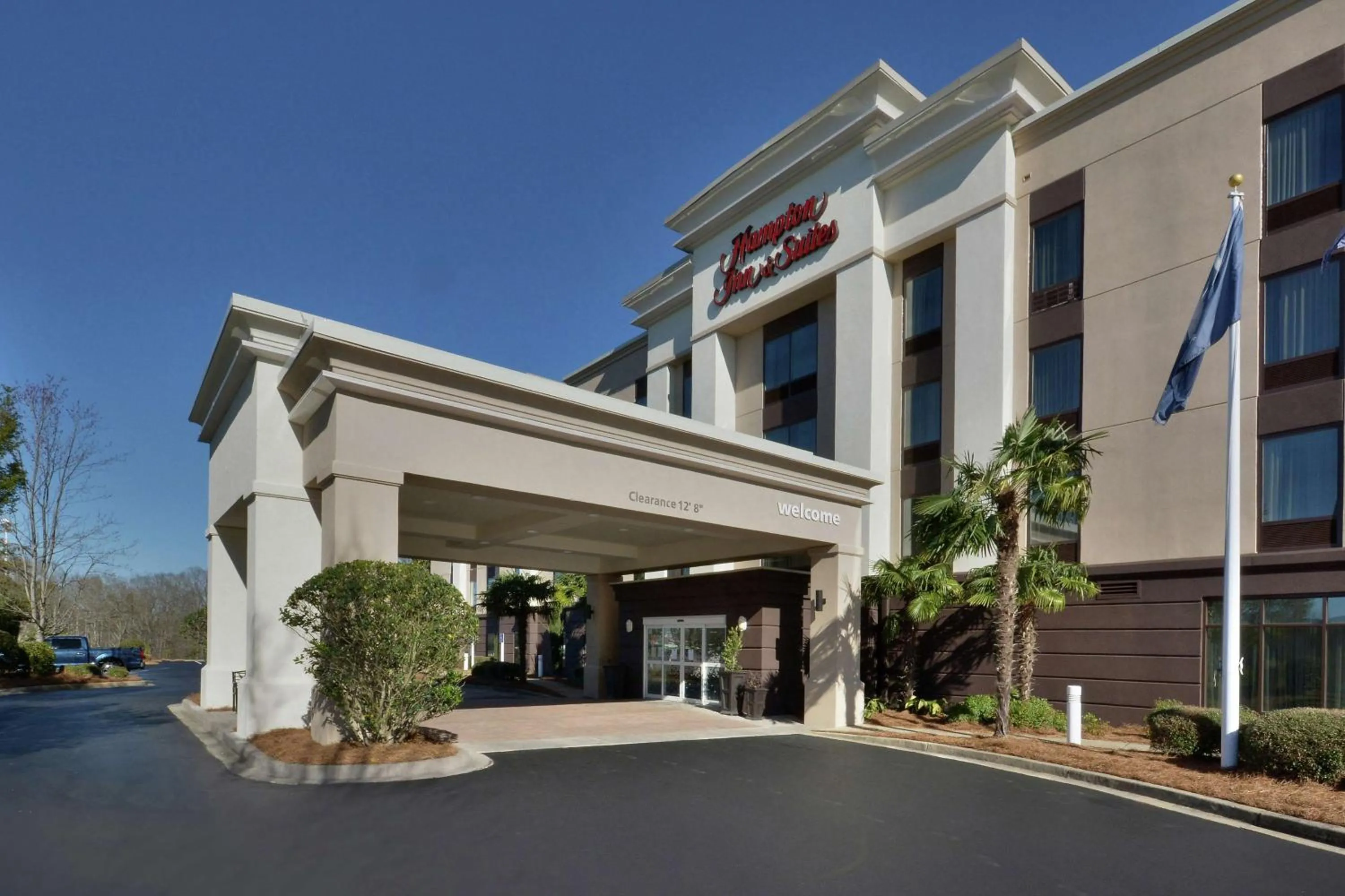 Property building in Hampton Inn & Suites Clinton