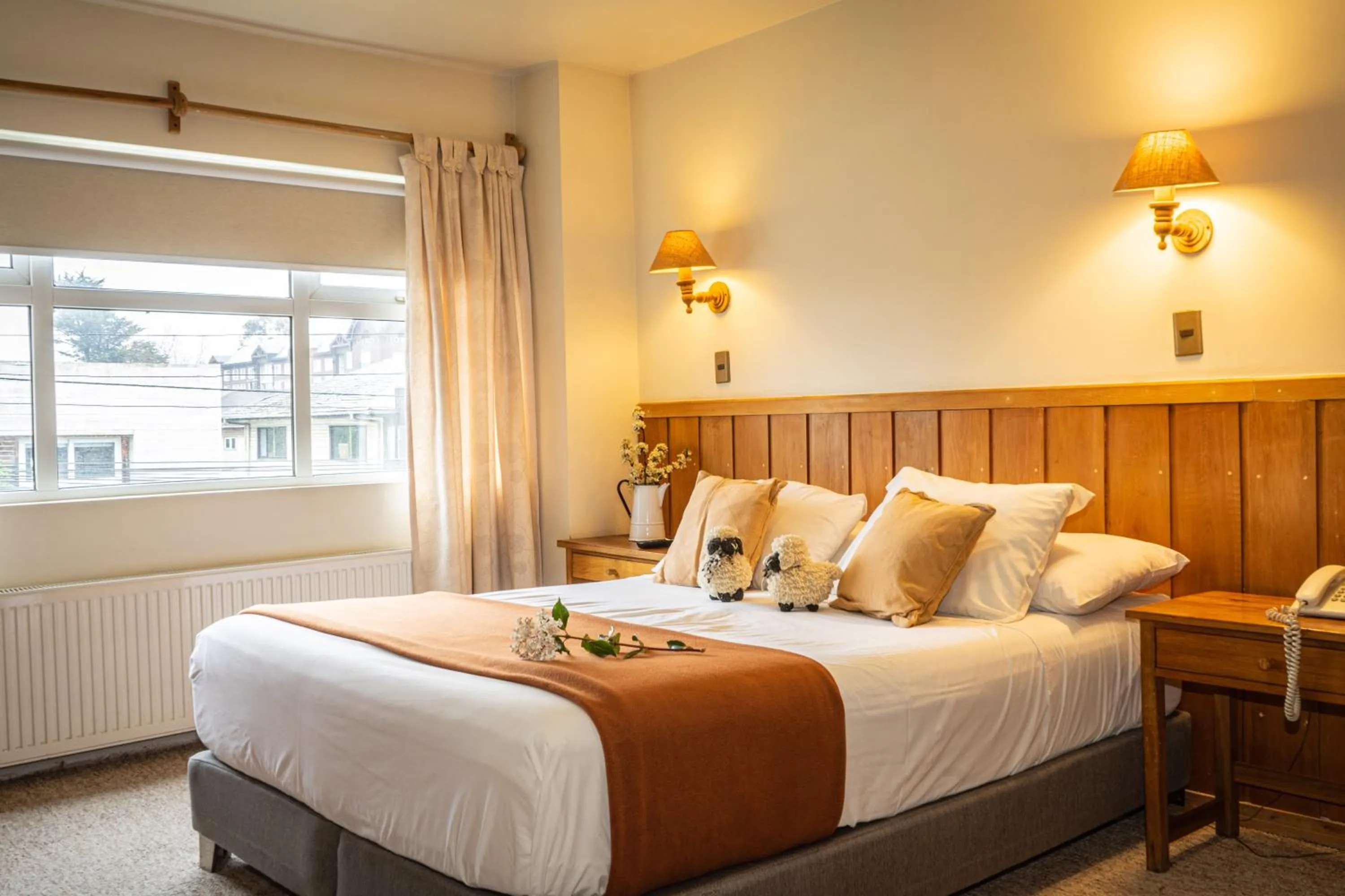 Photo of the whole room, Bed in Hotel Museo El Greco Puerto Varas