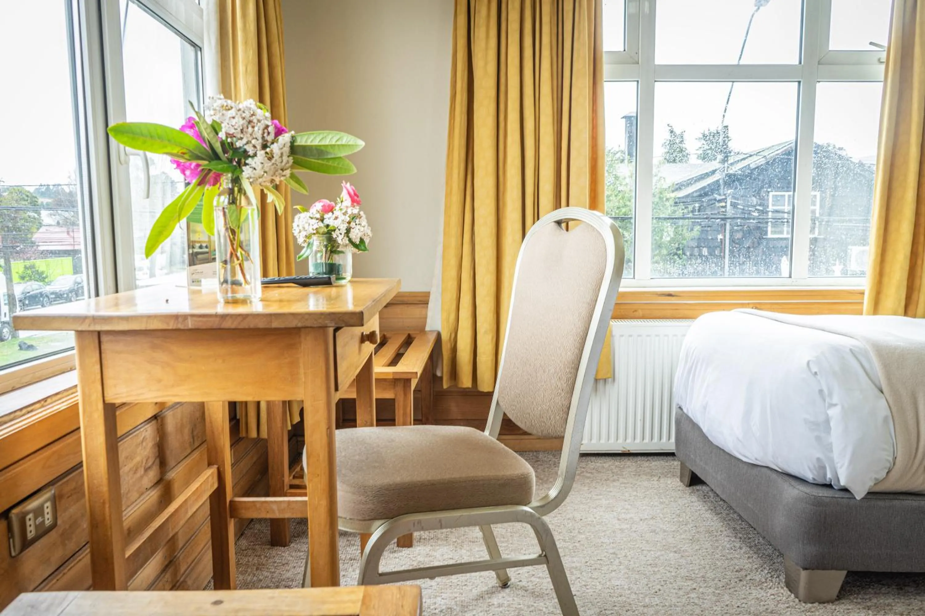 Photo of the whole room, Bed in Hotel Museo El Greco Puerto Varas