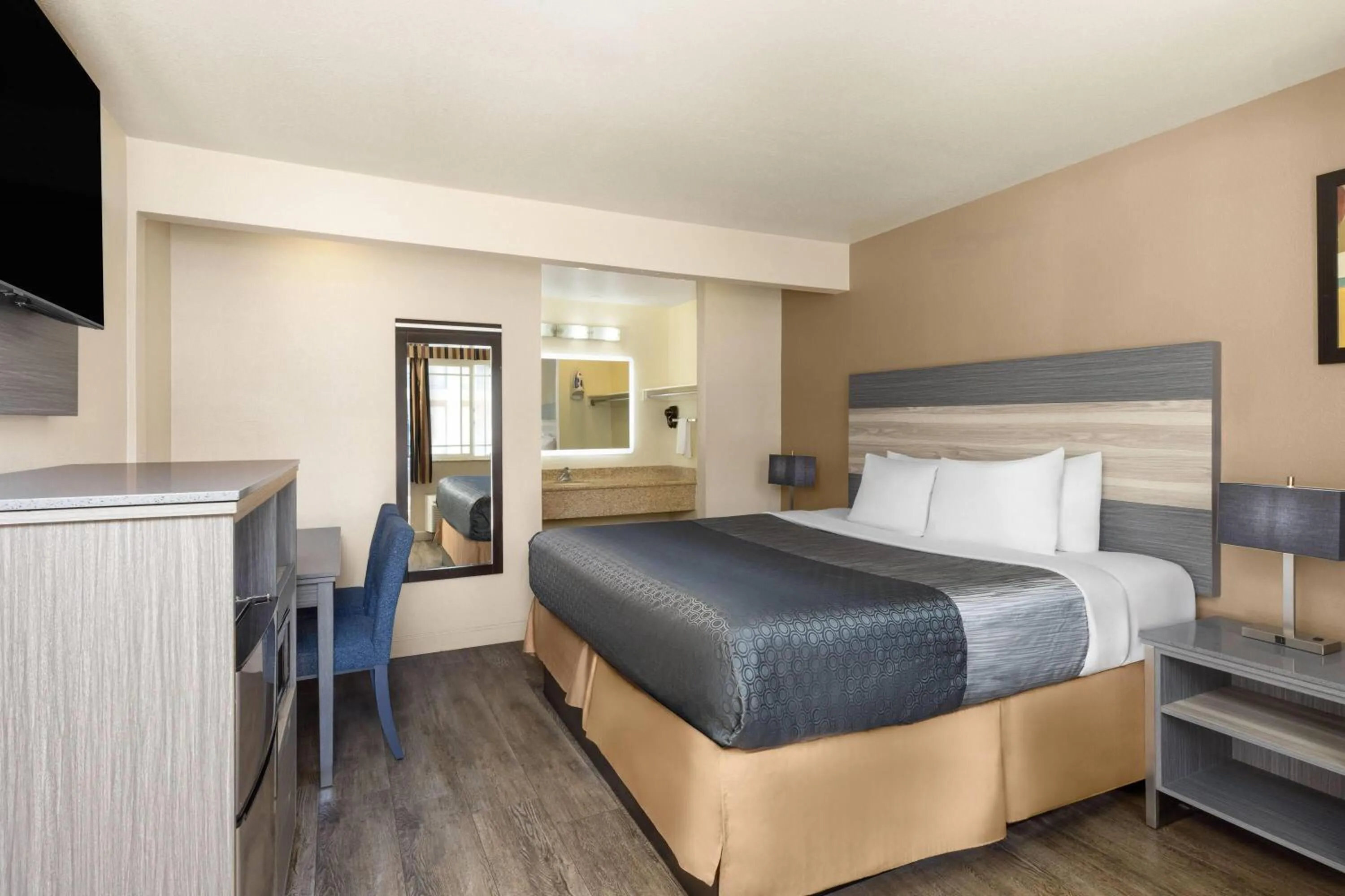 Photo of the whole room, Bed in Travelodge by Wyndham Banning Casino and Outlet Mall