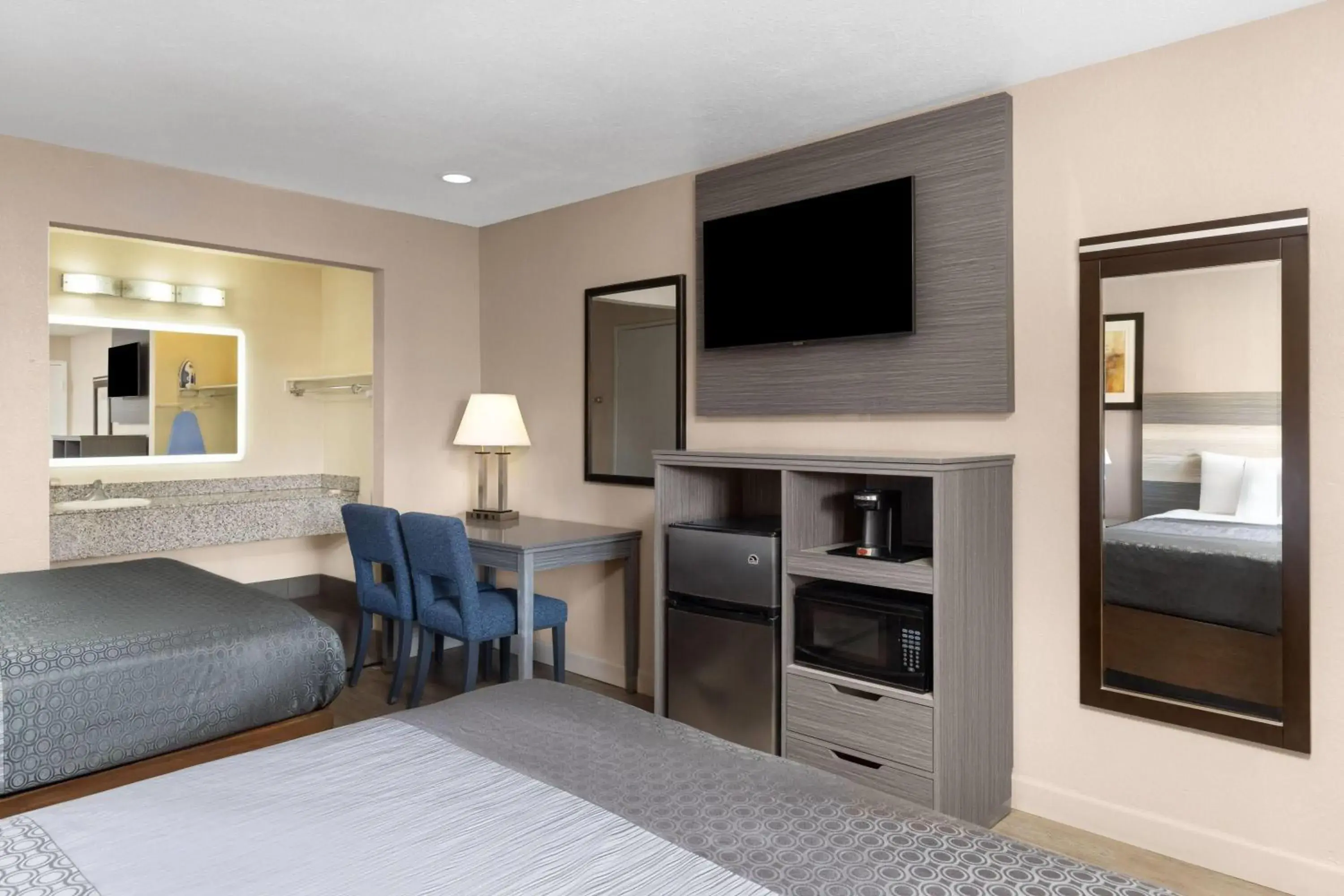 Photo of the whole room, Bed in Travelodge by Wyndham Banning Casino and Outlet Mall Photo of the whole room, Bed in Travelodge by Wyndham Banning Casino and Outlet Mall