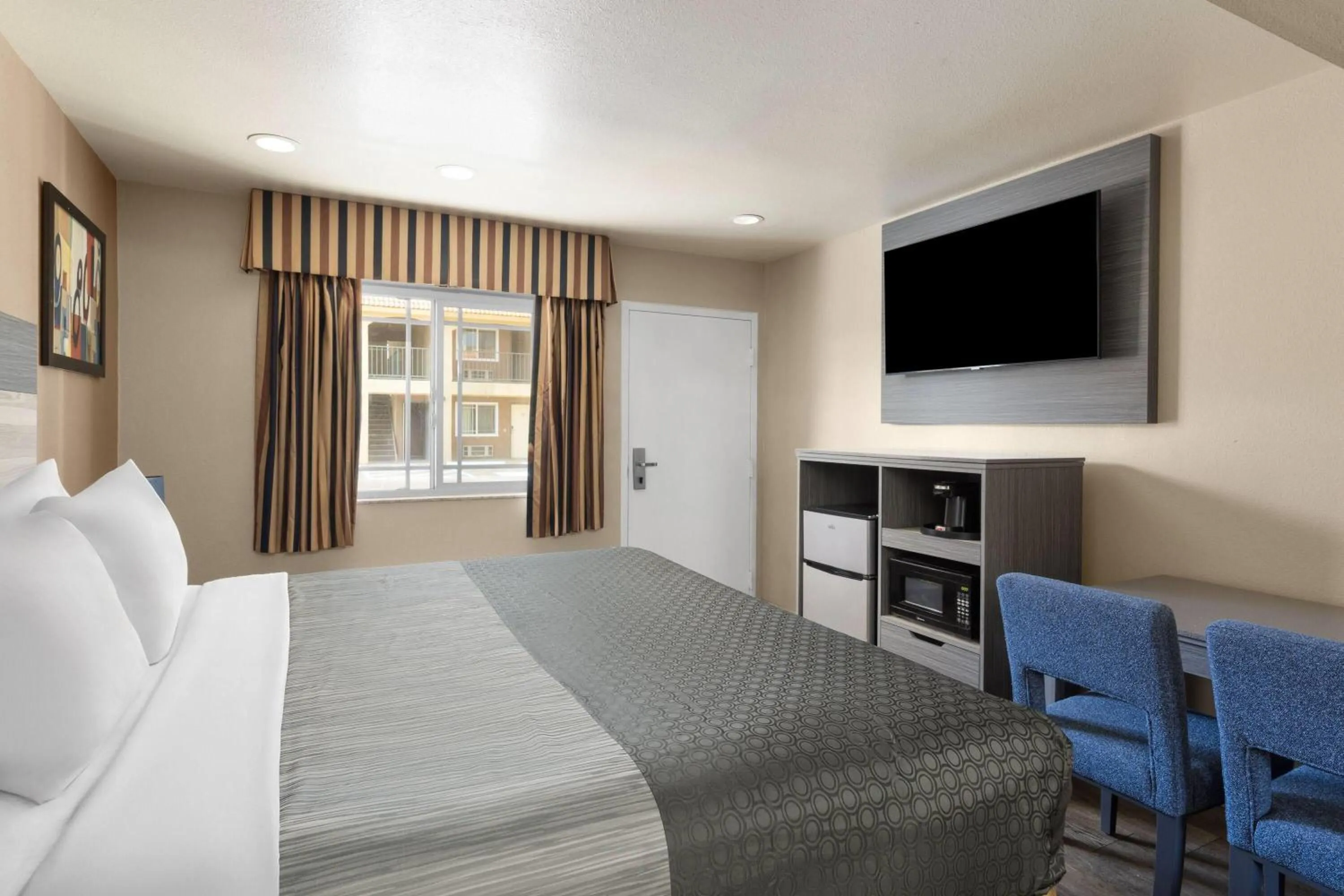 Photo of the whole room, Bed in Travelodge by Wyndham Banning Casino and Outlet Mall